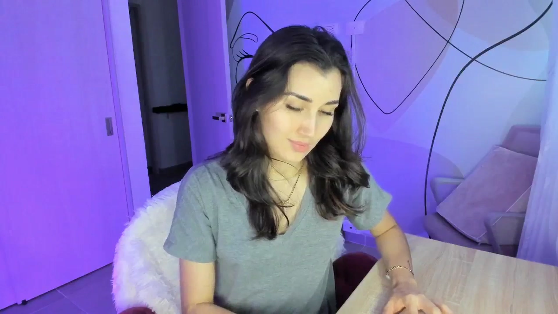Gallery image thumbnail from Angelnaaughty's myfreecams stream on, 05/13/2025, 23:03 image 12 of 20