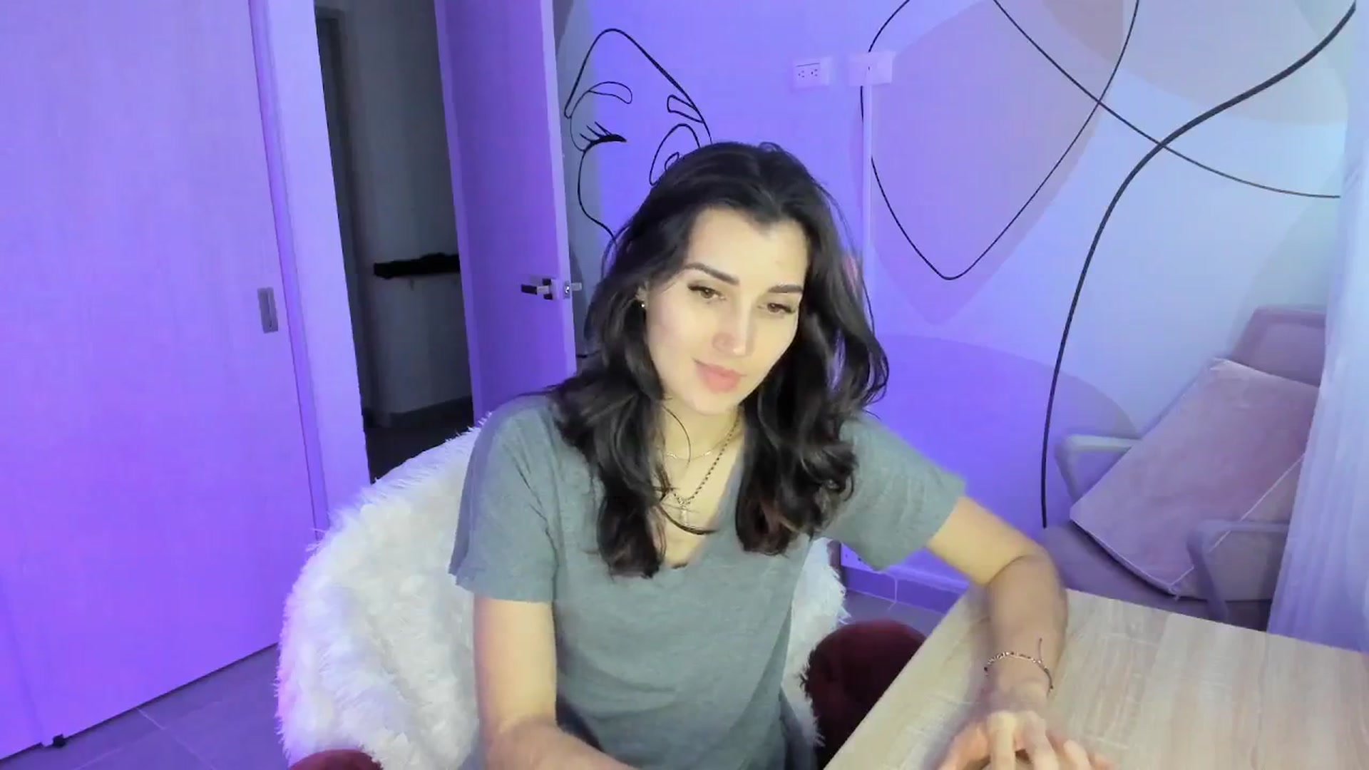 Gallery image thumbnail from Angelnaaughty's myfreecams stream on, 05/13/2025, 23:03 image 6 of 20