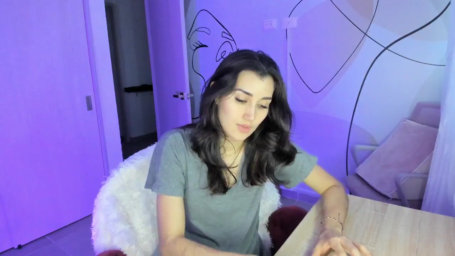 Gallery image thumbnail from Angelnaaughty's myfreecams stream on, 05/13/2025, 23:03 image 10 of 20