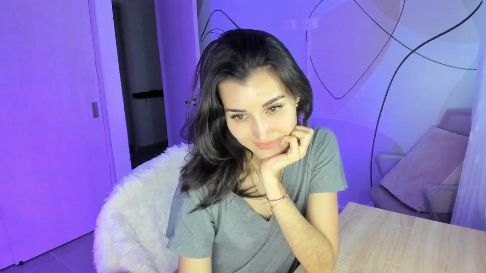Gallery image thumbnail from Angelnaaughty's myfreecams stream on, 05/13/2025, 23:03 image 14 of 20