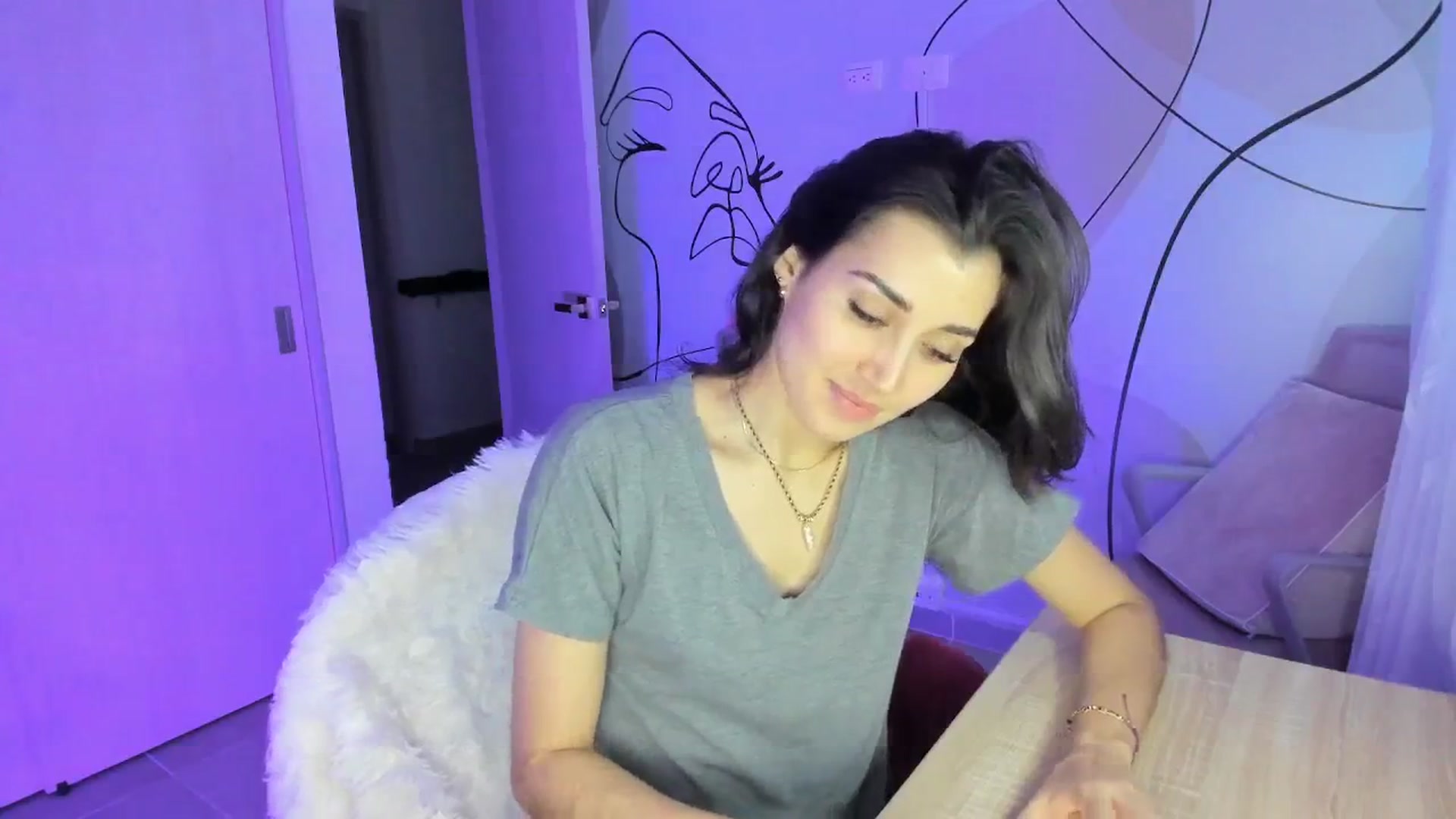 Gallery image thumbnail from Angelnaaughty's myfreecams stream on, 05/13/2025, 23:03 image 15 of 20