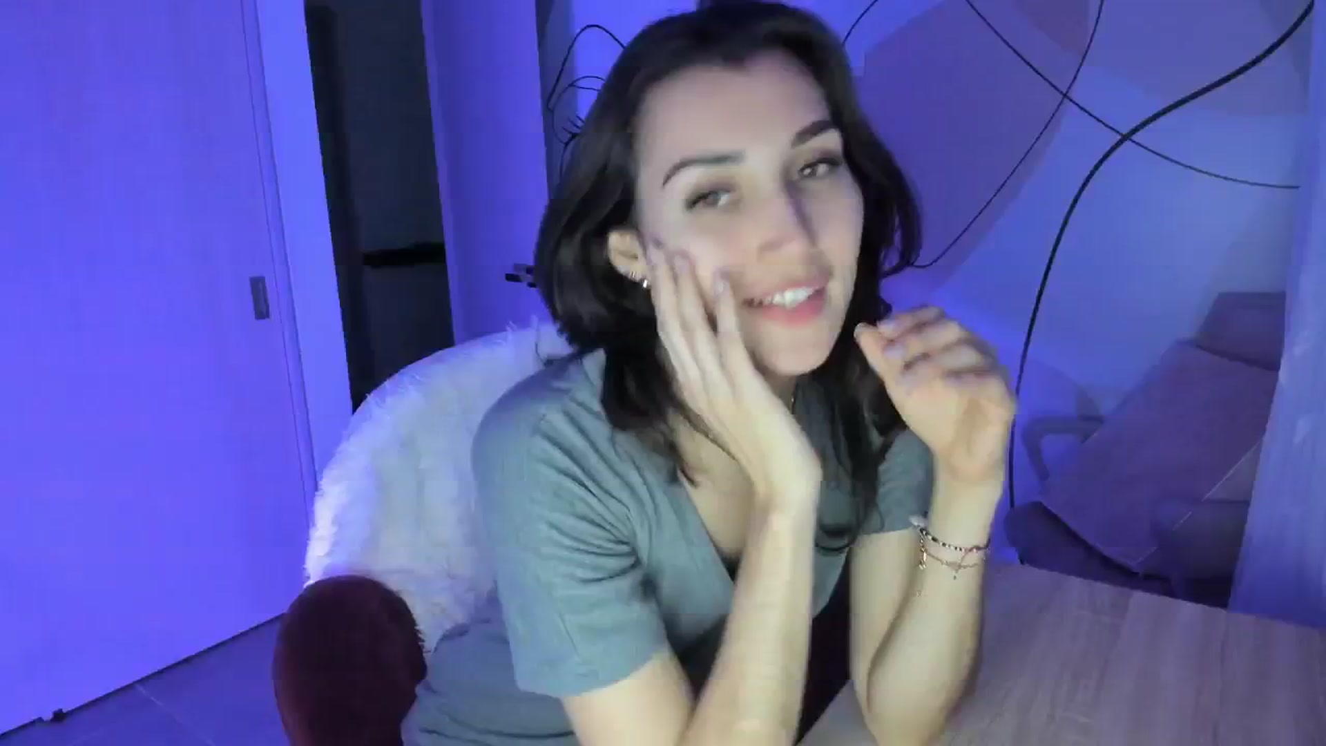 Gallery image thumbnail from Angelnaaughty's myfreecams stream on, 05/13/2025, 23:57 image 1 of 20