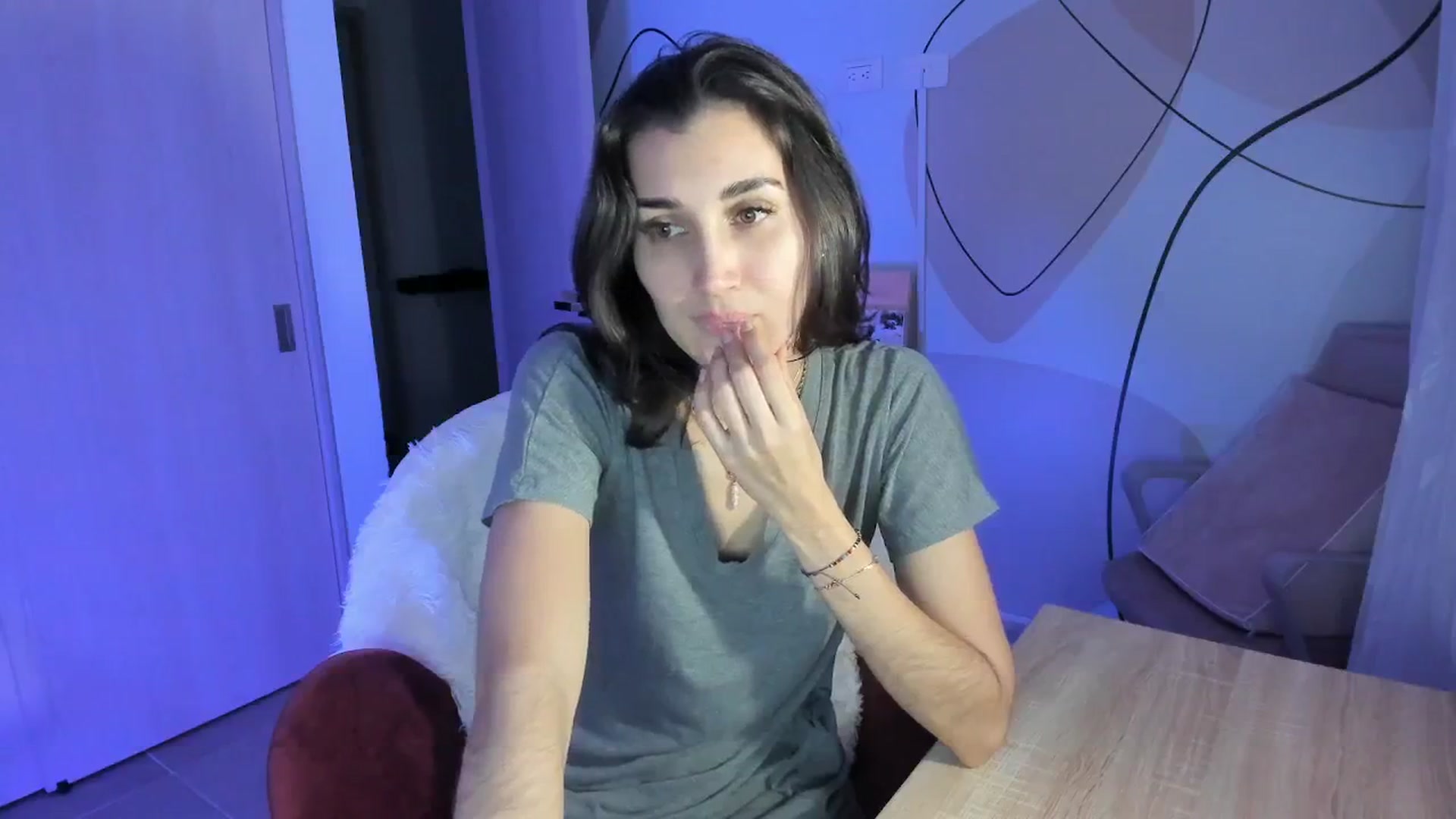 Gallery image thumbnail from Angelnaaughty's myfreecams stream on, 05/13/2025, 23:57 image 6 of 20