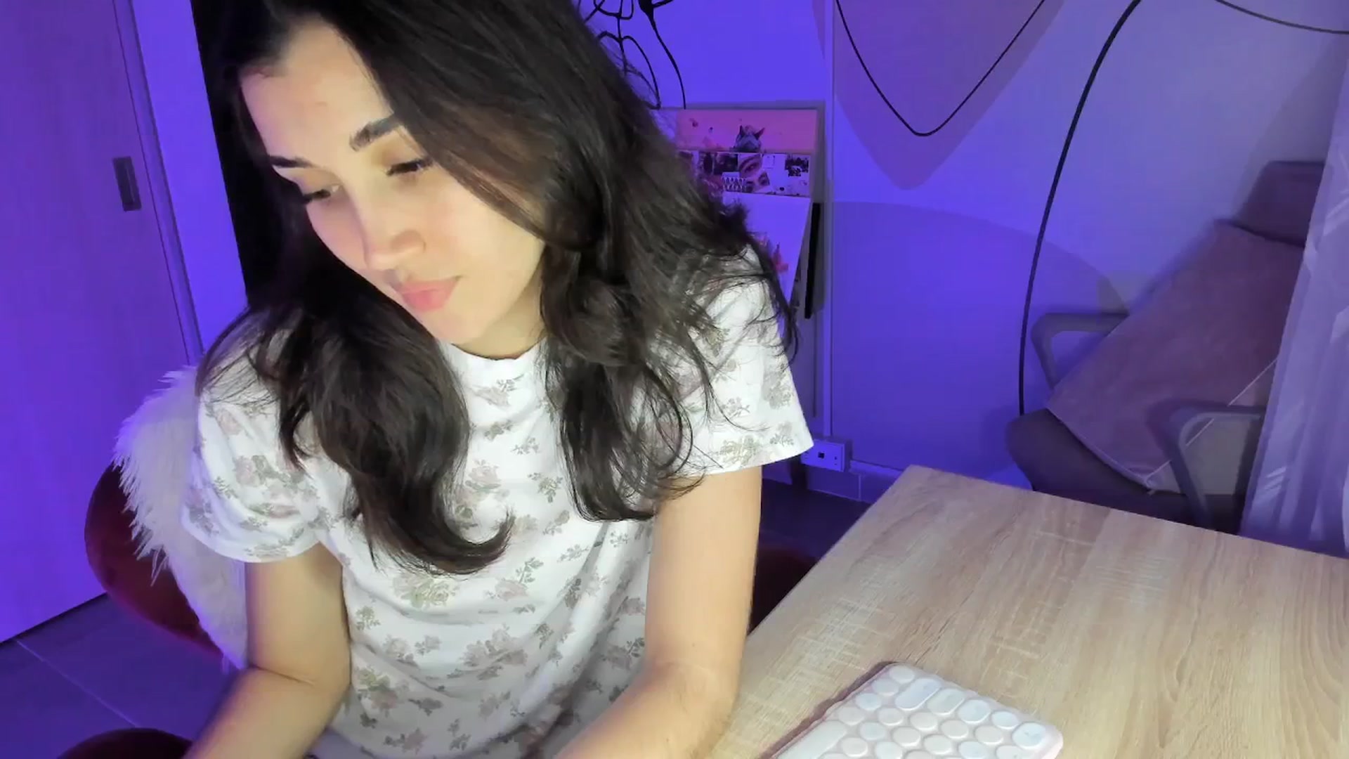 Gallery image thumbnail from Angelnaaughty's myfreecams stream on, 05/15/2025, 07:19 image 9 of 20