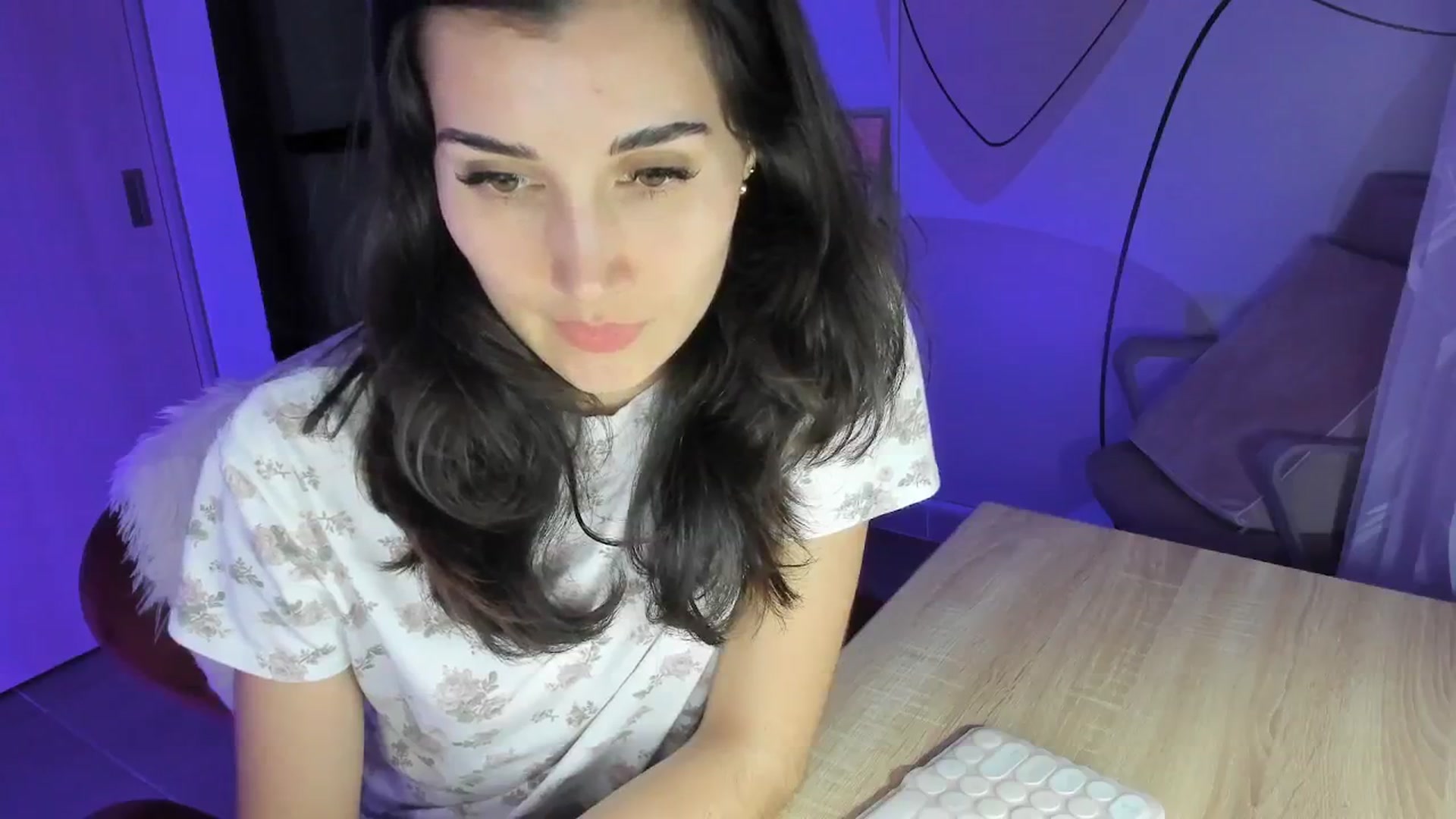 Gallery image thumbnail from Angelnaaughty's myfreecams stream on, 05/15/2025, 07:19 image 15 of 20