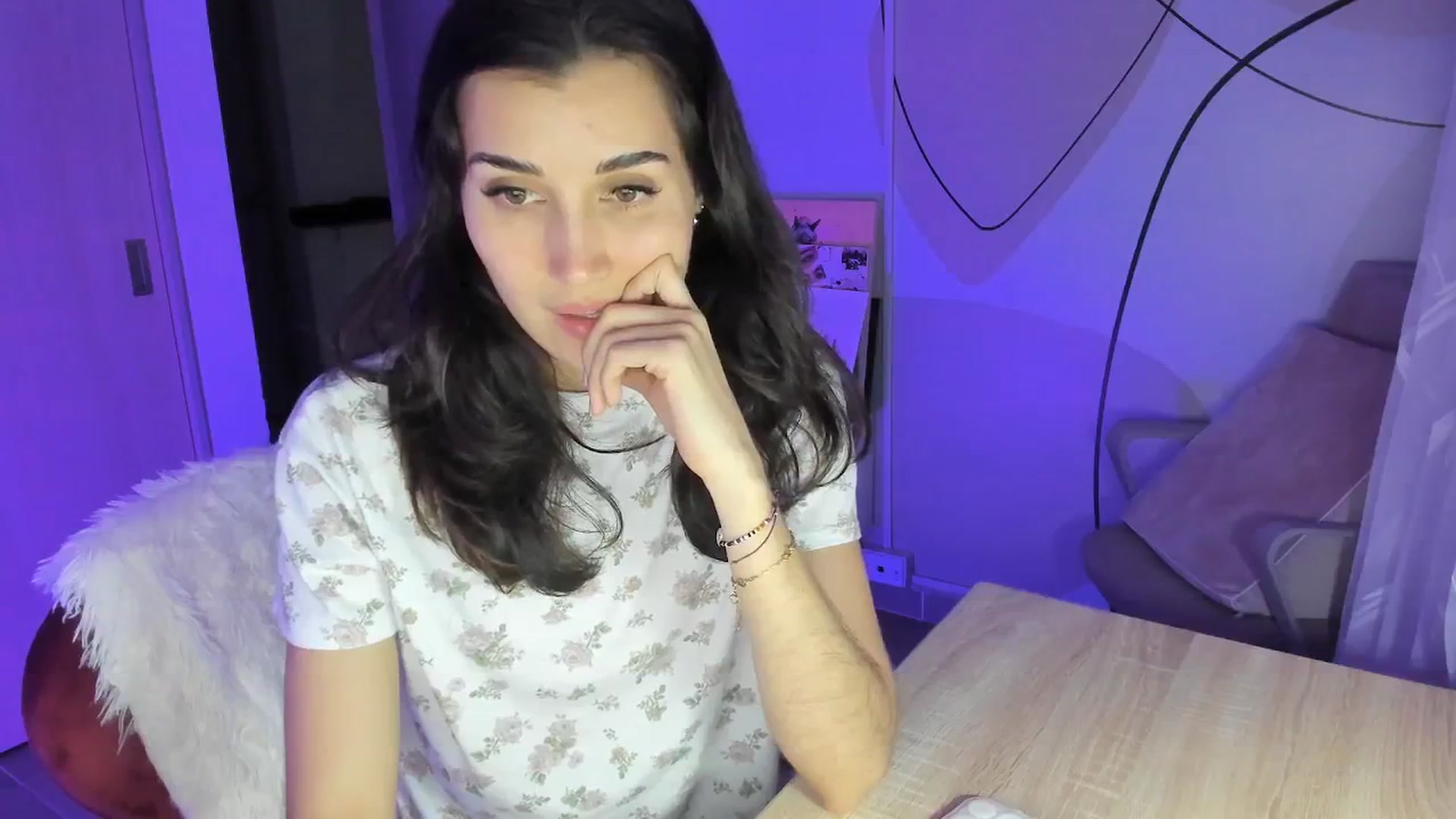 Gallery image thumbnail from Angelnaaughty's myfreecams stream on, 05/15/2025, 07:19 image 5 of 20