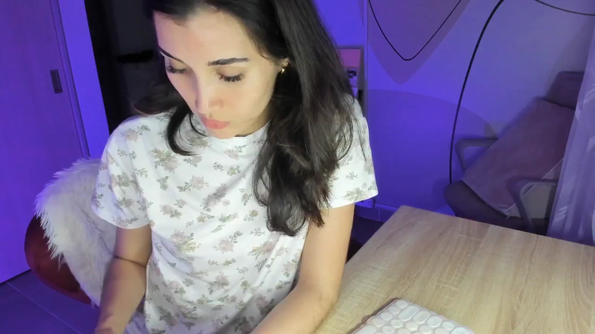 Gallery image thumbnail from Angelnaaughty's myfreecams stream on, 05/15/2025, 07:19 image 16 of 20