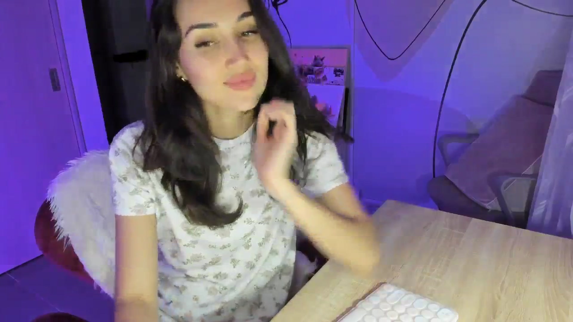 Gallery image thumbnail from Angelnaaughty's myfreecams stream on, 05/15/2025, 07:19 image 10 of 20