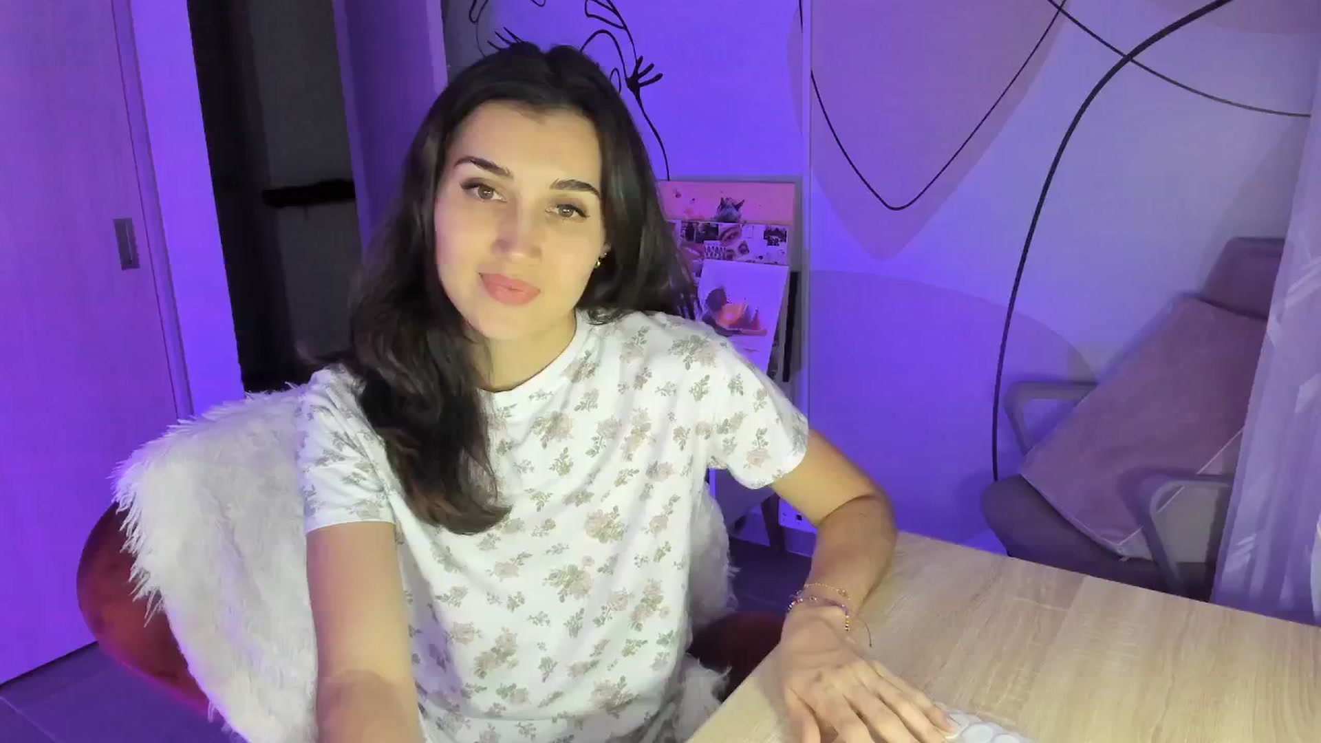 Gallery image thumbnail from Angelnaaughty's myfreecams stream on, 05/15/2025, 07:19 image 1 of 20