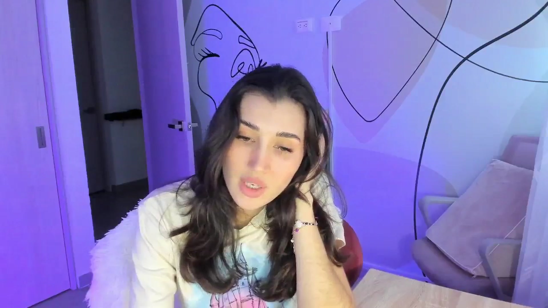 Gallery image thumbnail from Angelnaaughty's myfreecams stream on, 05/15/2025, 22:29 image 5 of 20