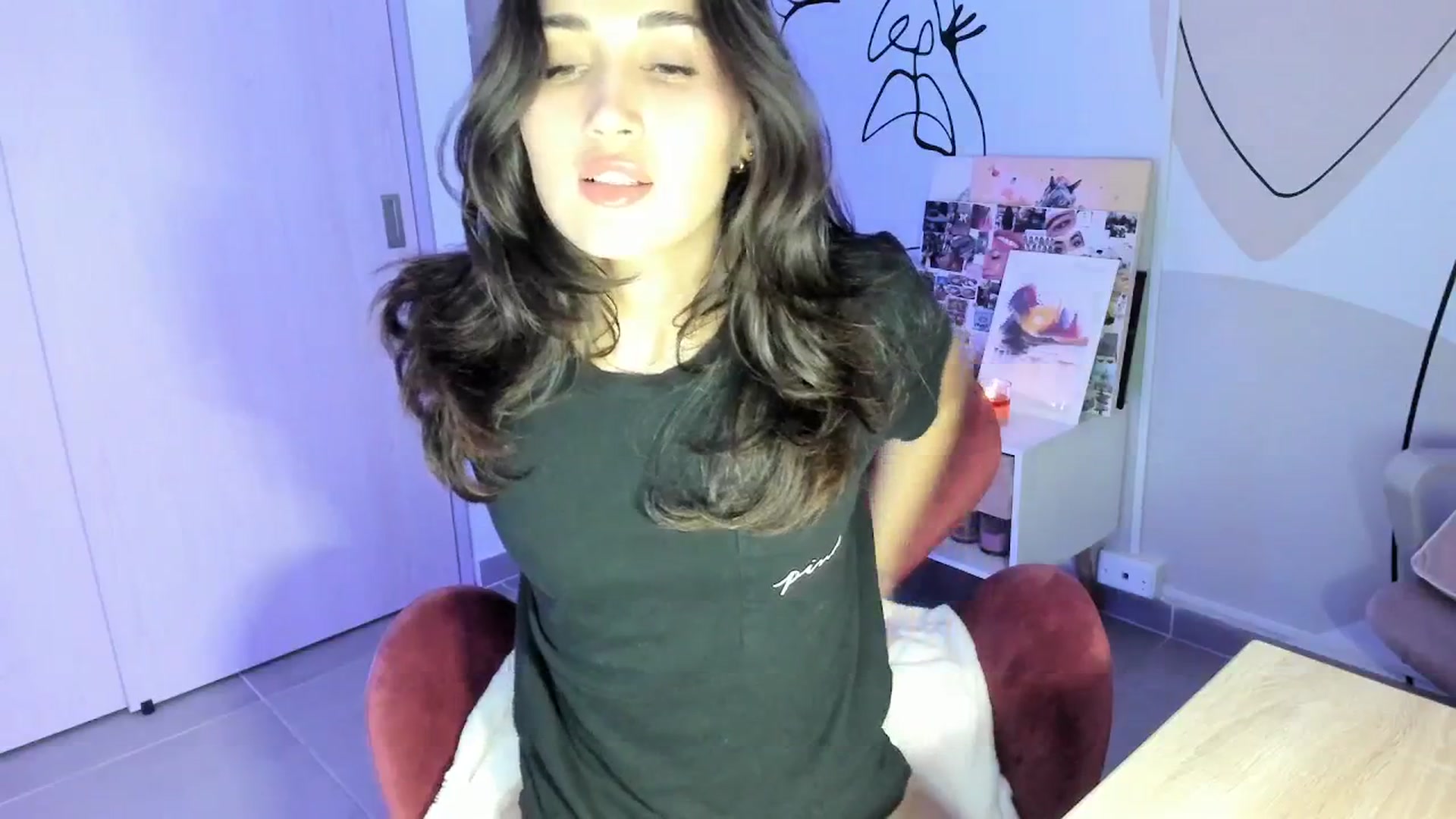 Gallery image thumbnail from Angelnaaughty's myfreecams stream on, 05/20/2025, 24:12 image 5 of 20