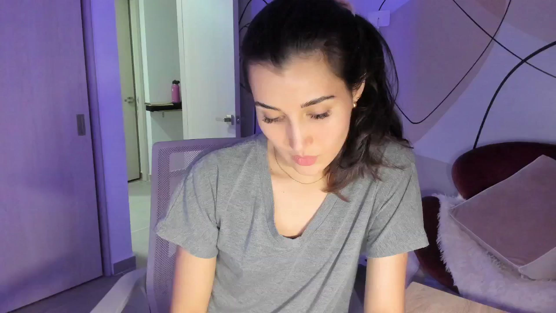 Gallery image thumbnail from Angelnaaughty's myfreecams stream on, 05/20/2025, 23:53 image 20 of 20