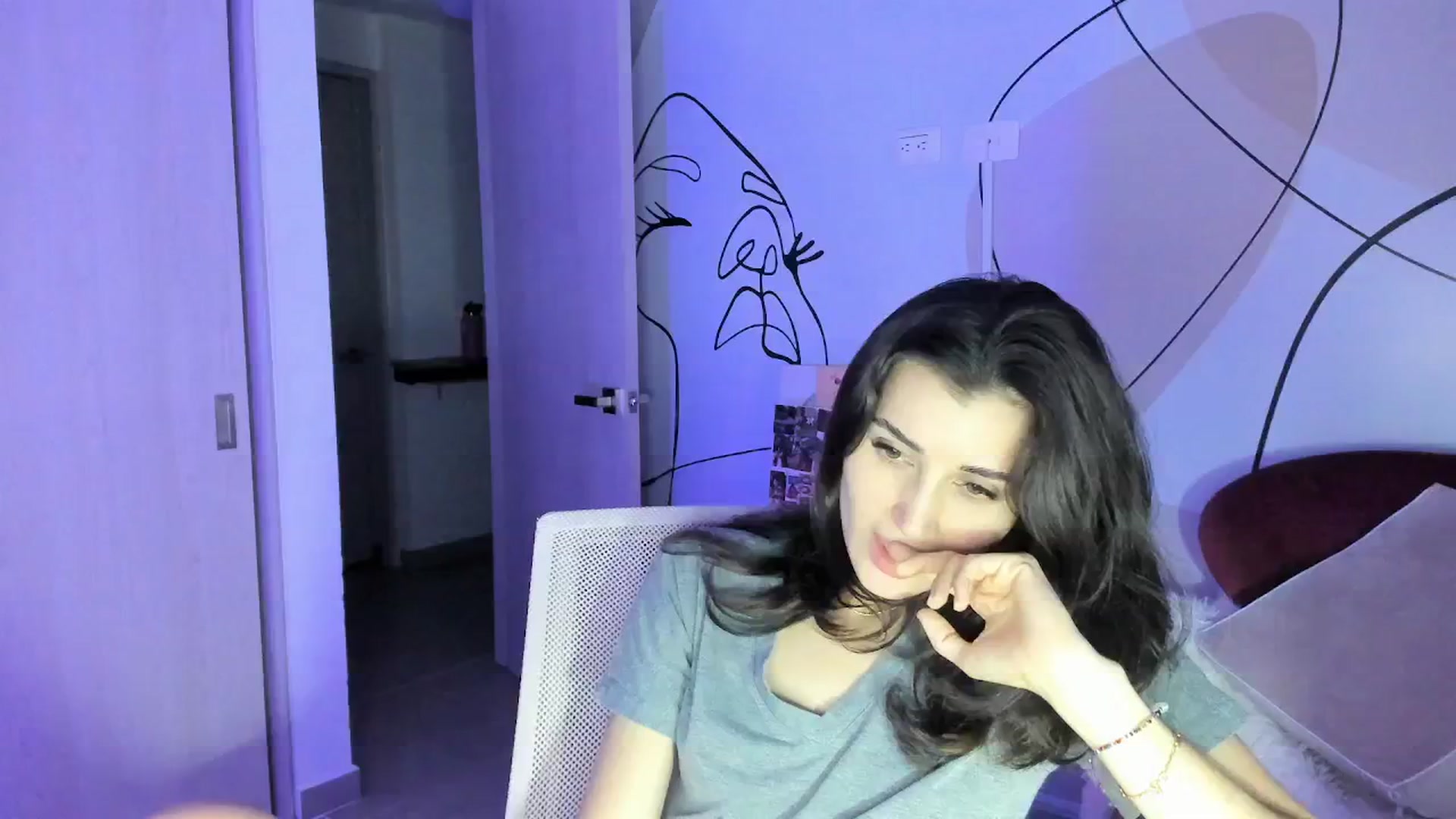 Gallery image thumbnail from Angelnaaughty's myfreecams stream on, 05/20/2025, 23:53 image 13 of 20