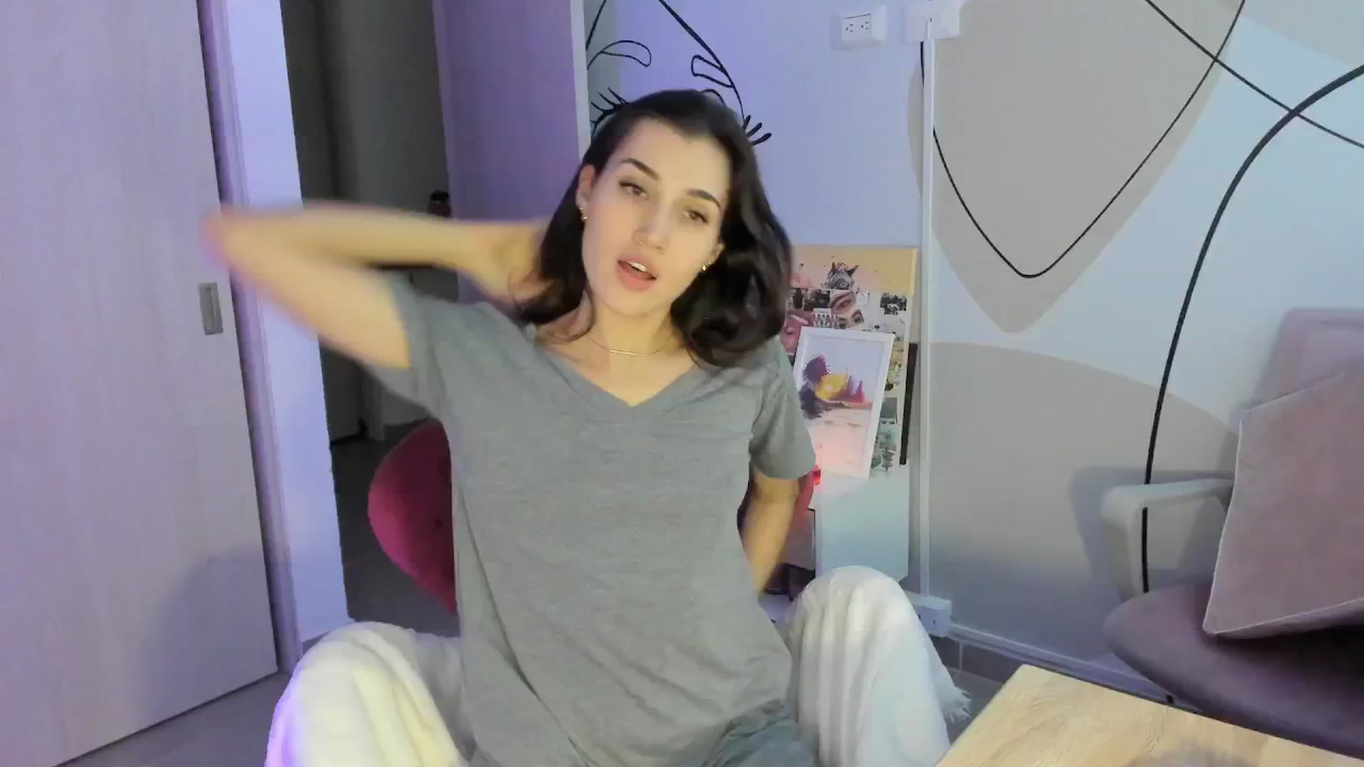 Gallery image thumbnail from Angelnaaughty's myfreecams stream on, 05/20/2025, 23:53 image 3 of 20