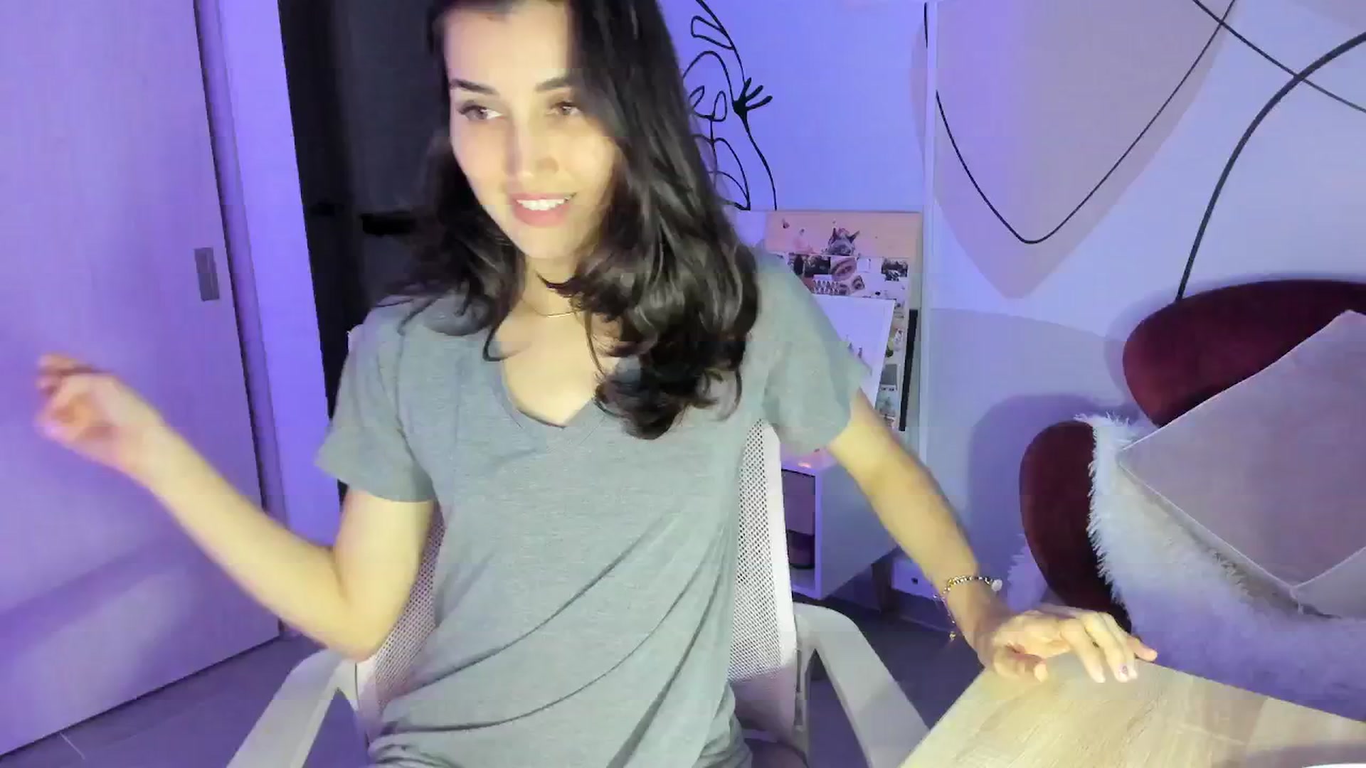 Gallery image thumbnail from Angelnaaughty's myfreecams stream on, 05/20/2025, 23:53 image 10 of 20