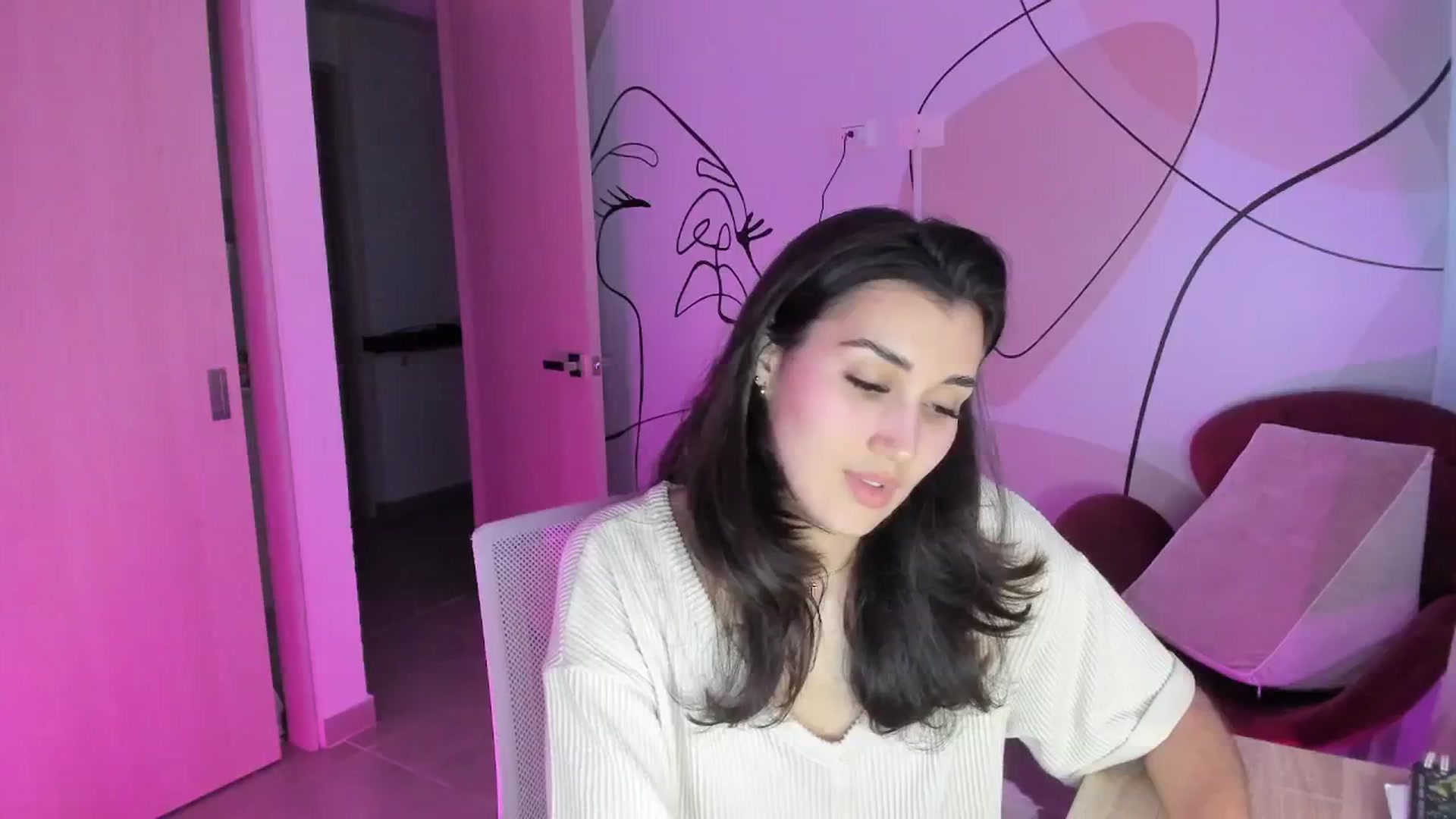 Gallery image thumbnail from Angelnaaughty's myfreecams stream on, 05/31/2025, 23:04 image 19 of 20