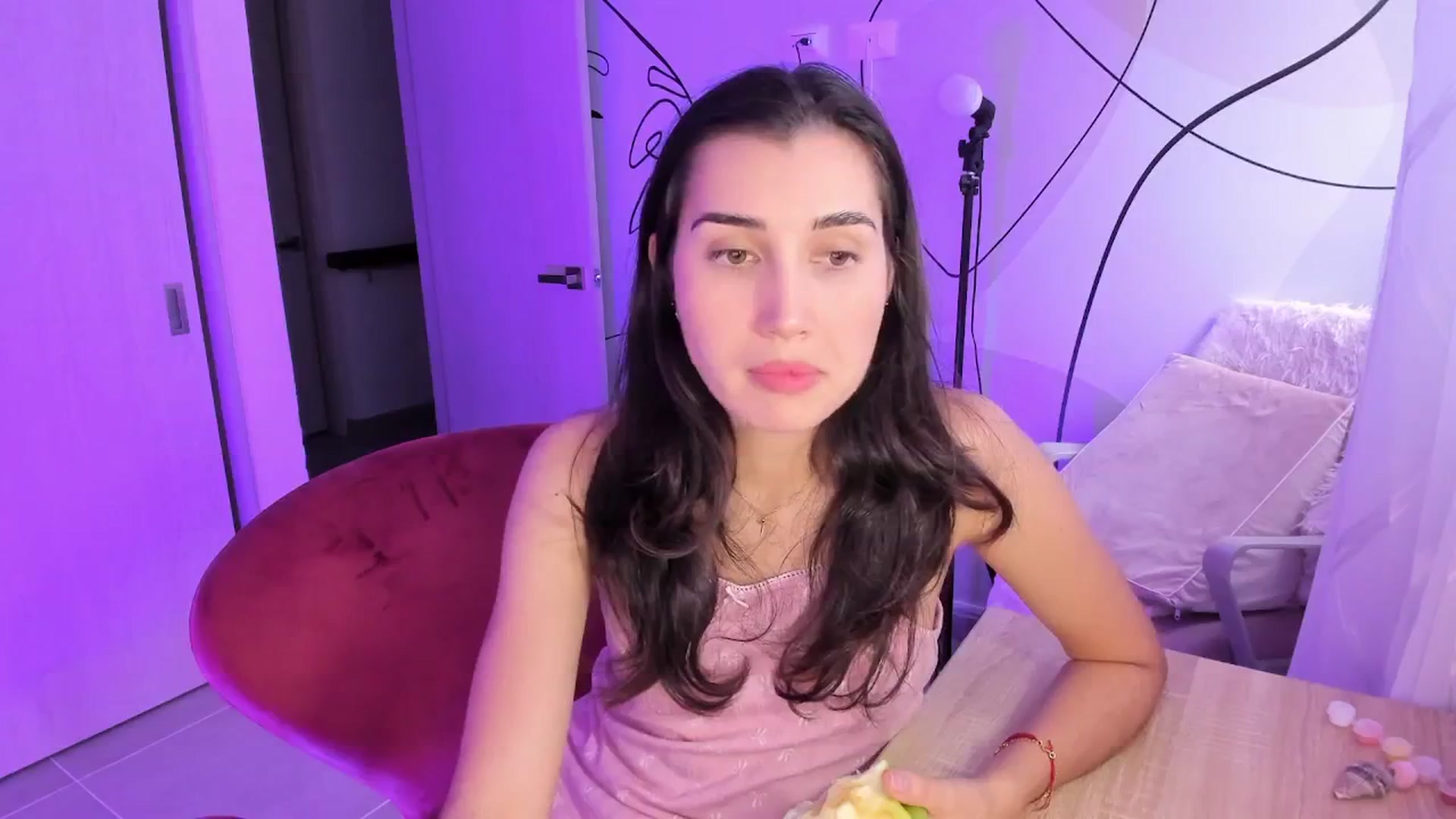 Gallery image thumbnail from Angelnaaughty's myfreecams stream on, 08/15/2025, 22:34 image 17 of 20