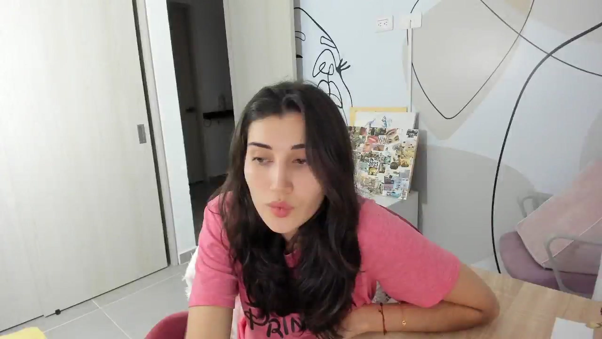 Gallery image thumbnail from Angelnaaughty's myfreecams stream on, 09/28/2025, 23:05 image 2 of 20