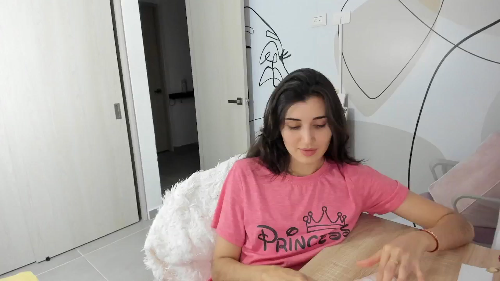 Gallery image thumbnail from Angelnaaughty's myfreecams stream on, 09/28/2025, 23:05 image 15 of 20