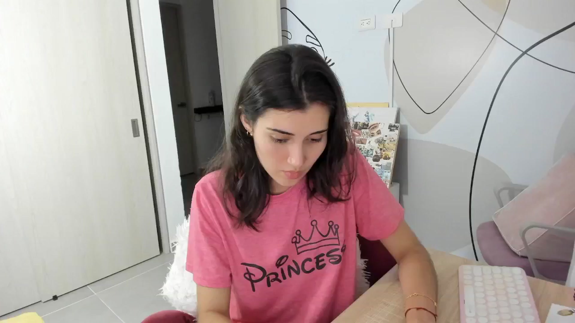 Gallery image thumbnail from Angelnaaughty's myfreecams stream on, 09/28/2025, 23:23 image 19 of 20
