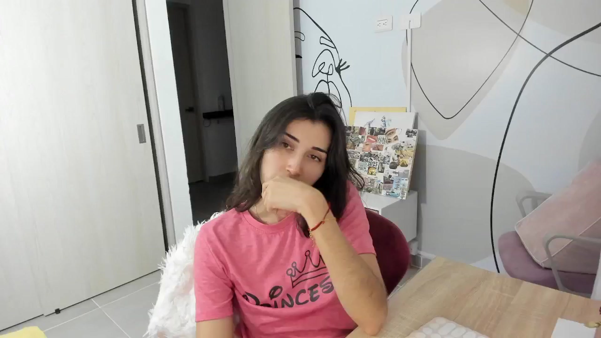 Gallery image thumbnail from Angelnaaughty's myfreecams stream on, 09/28/2025, 23:23 image 4 of 20