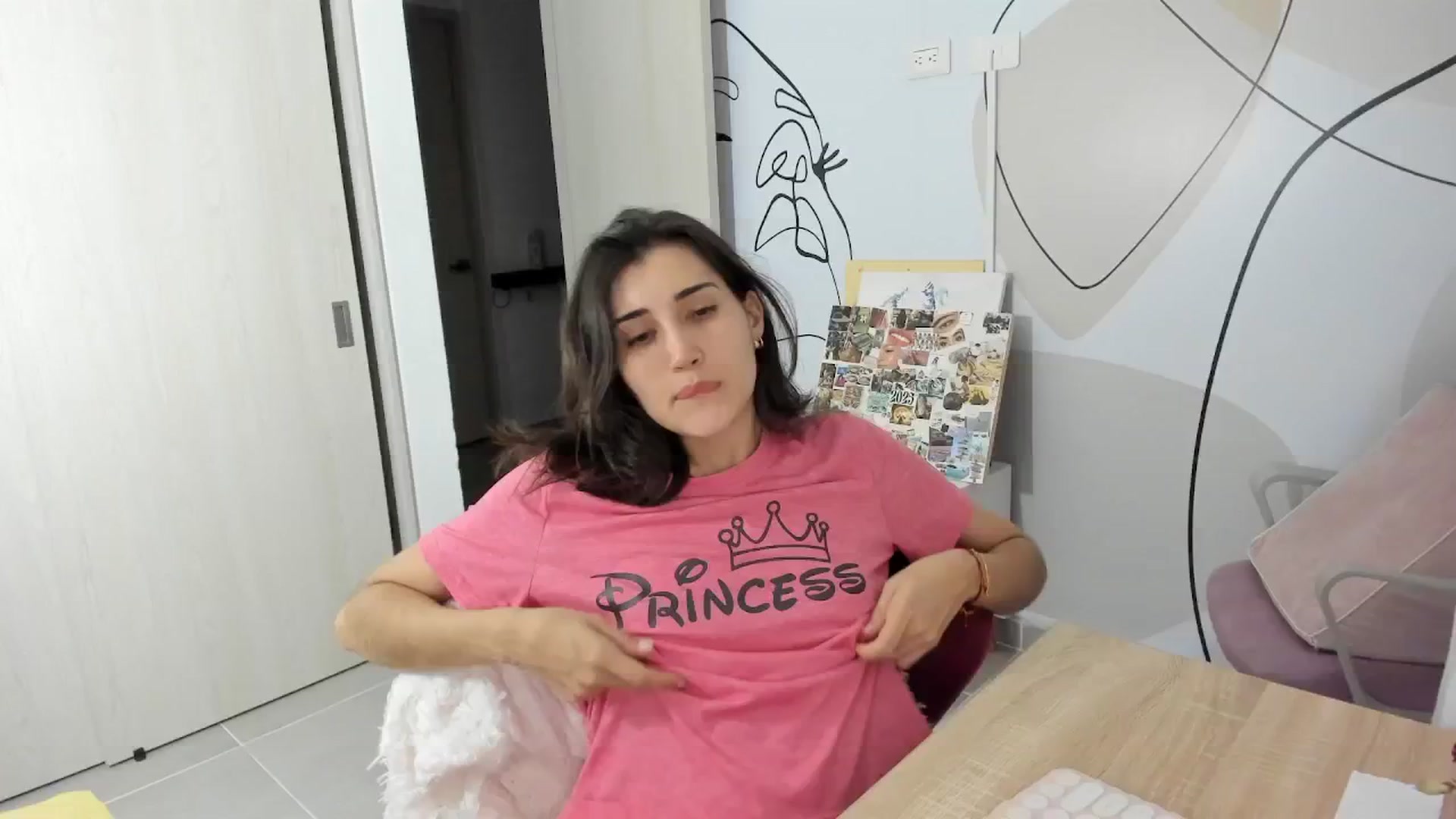 Gallery image thumbnail from Angelnaaughty's myfreecams stream on, 09/28/2025, 23:23 image 2 of 20
