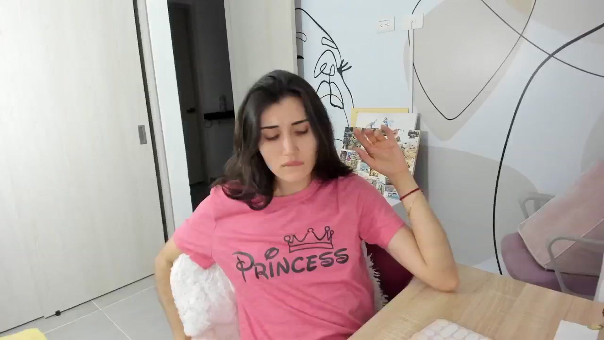 Gallery image thumbnail from Angelnaaughty's myfreecams stream on, 09/28/2025, 23:23 image 1 of 20