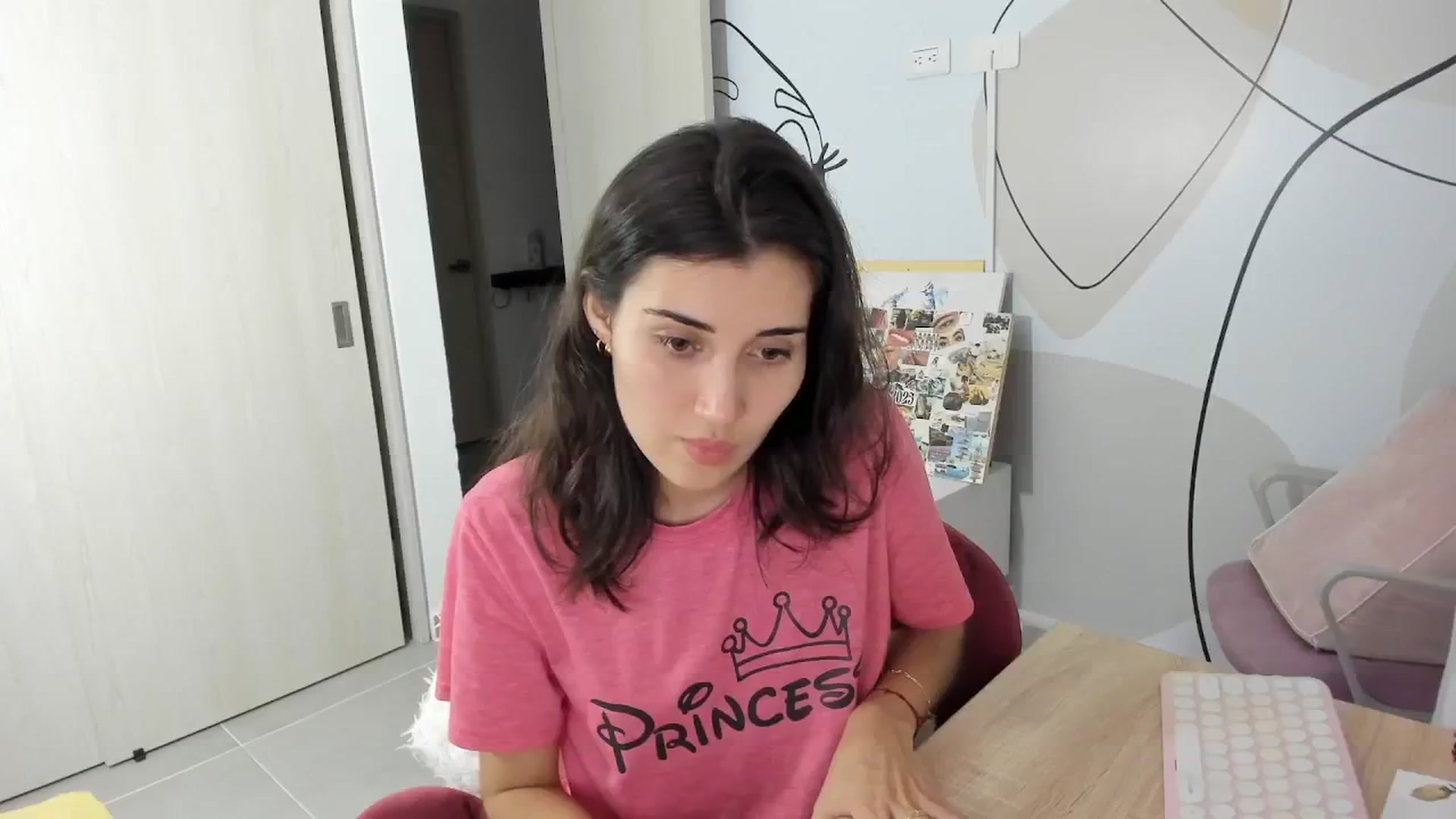 Gallery image thumbnail from Angelnaaughty's myfreecams stream on, 09/28/2025, 23:23 image 18 of 20