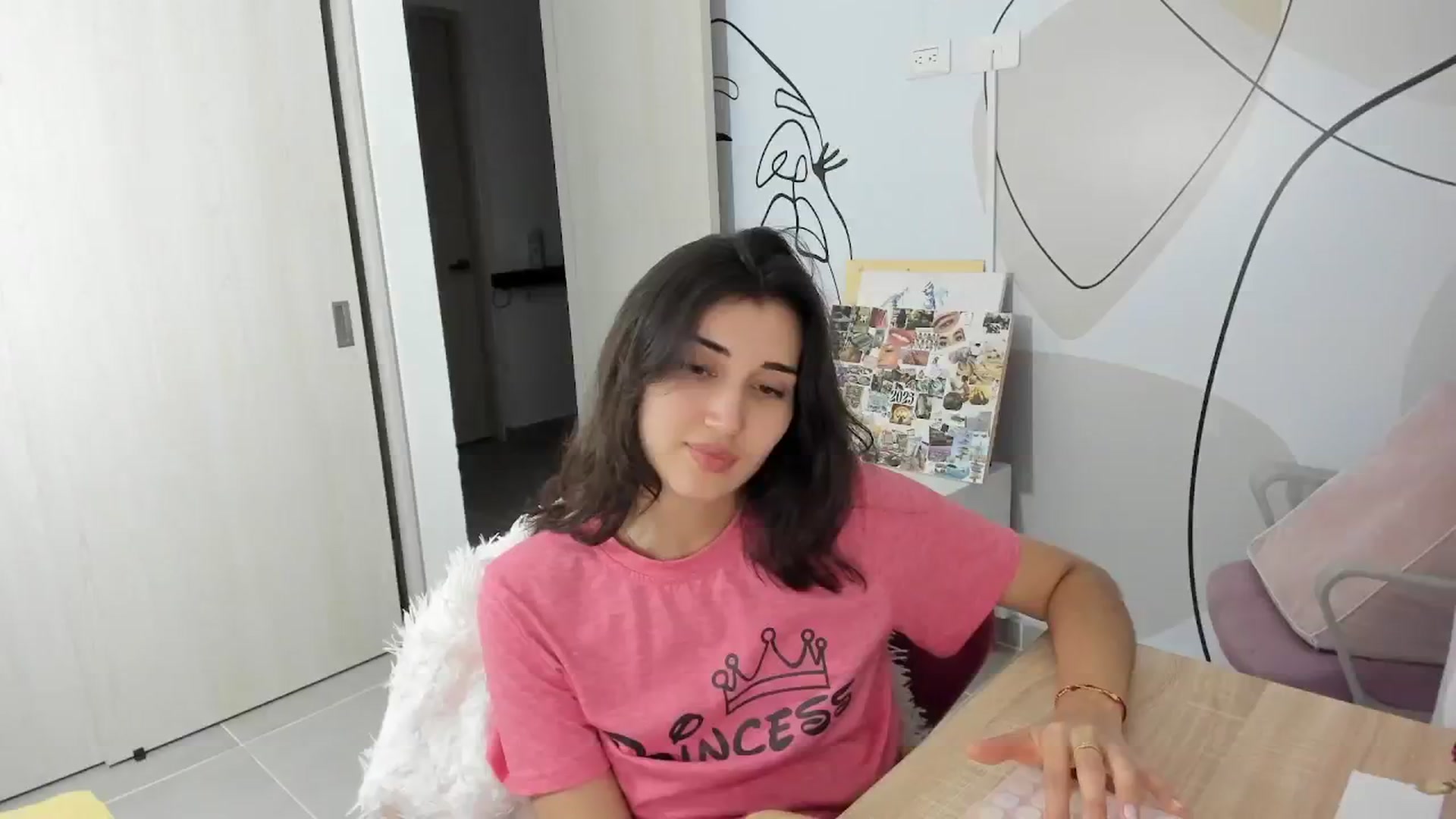 Gallery image thumbnail from Angelnaaughty's myfreecams stream on, 09/28/2025, 23:23 image 5 of 20