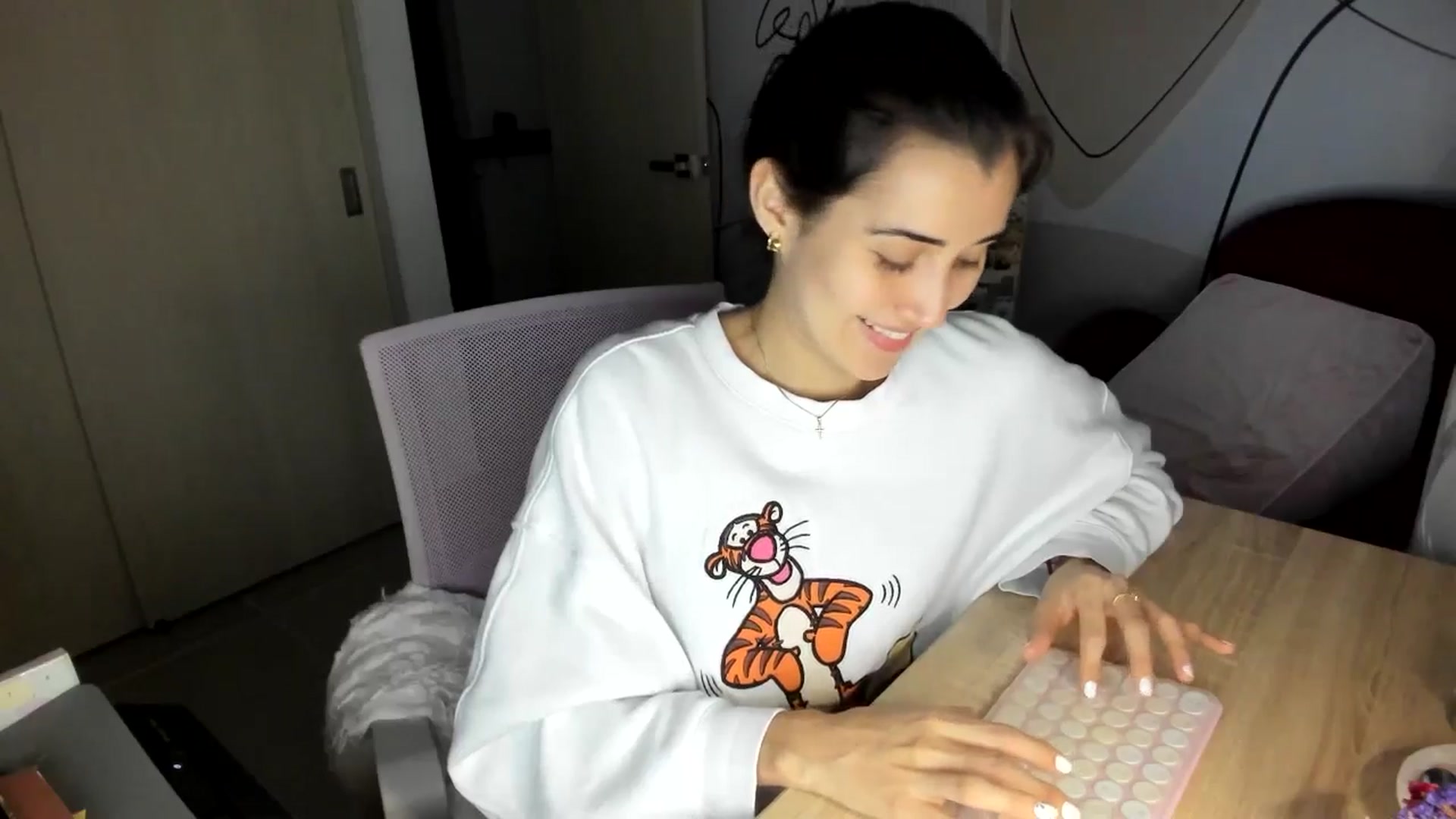 Gallery image thumbnail from Angelnaaughty's myfreecams stream on, 10/17/2025, 22:46 image 18 of 20
