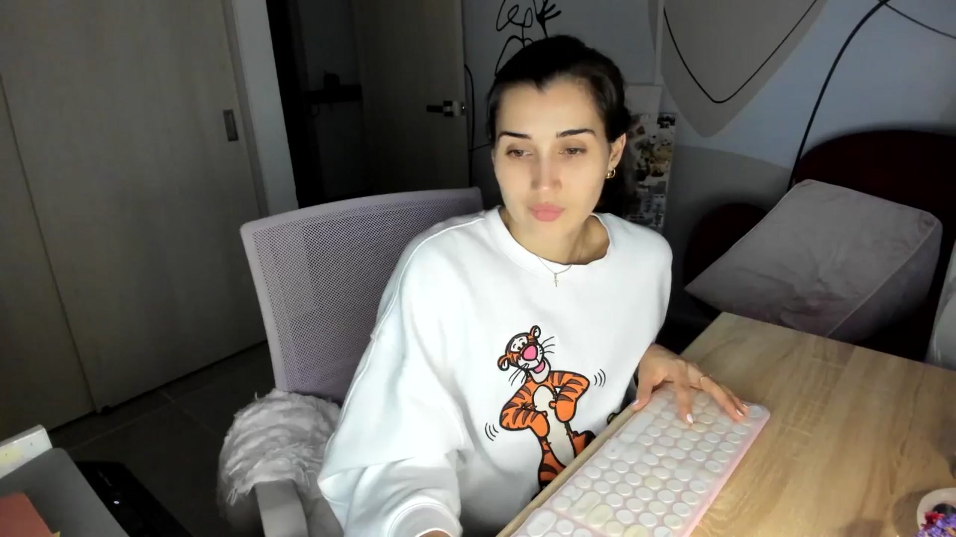 Gallery image thumbnail from Angelnaaughty's myfreecams stream on, 10/17/2025, 22:46 image 16 of 20