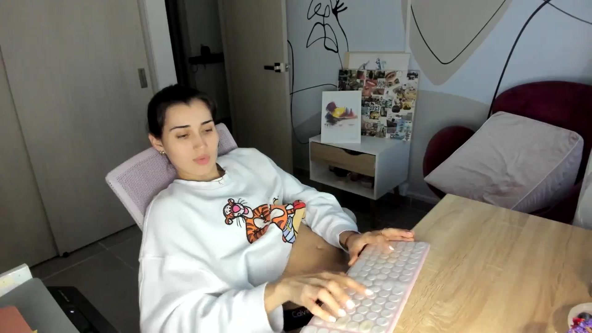 Gallery image thumbnail from Angelnaaughty's myfreecams stream on, 10/17/2025, 22:46 image 10 of 20