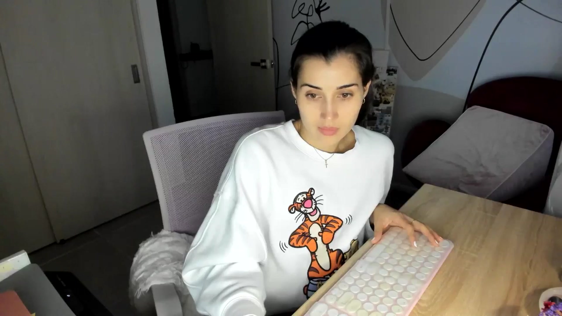 Gallery image thumbnail from Angelnaaughty's myfreecams stream on, 10/17/2025, 22:46 image 13 of 20