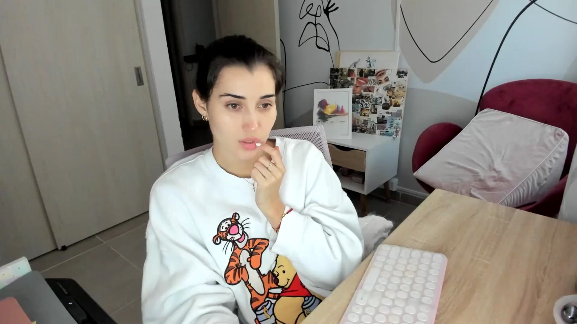 Gallery image thumbnail from Angelnaaughty's myfreecams stream on, 10/17/2025, 22:46 image 1 of 20