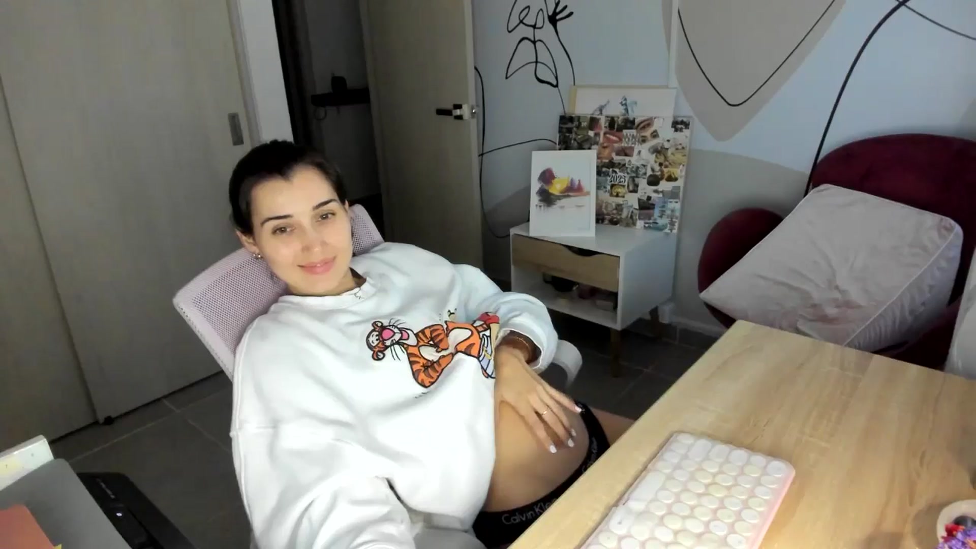 Gallery image thumbnail from Angelnaaughty's myfreecams stream on, 10/17/2025, 22:46 image 9 of 20