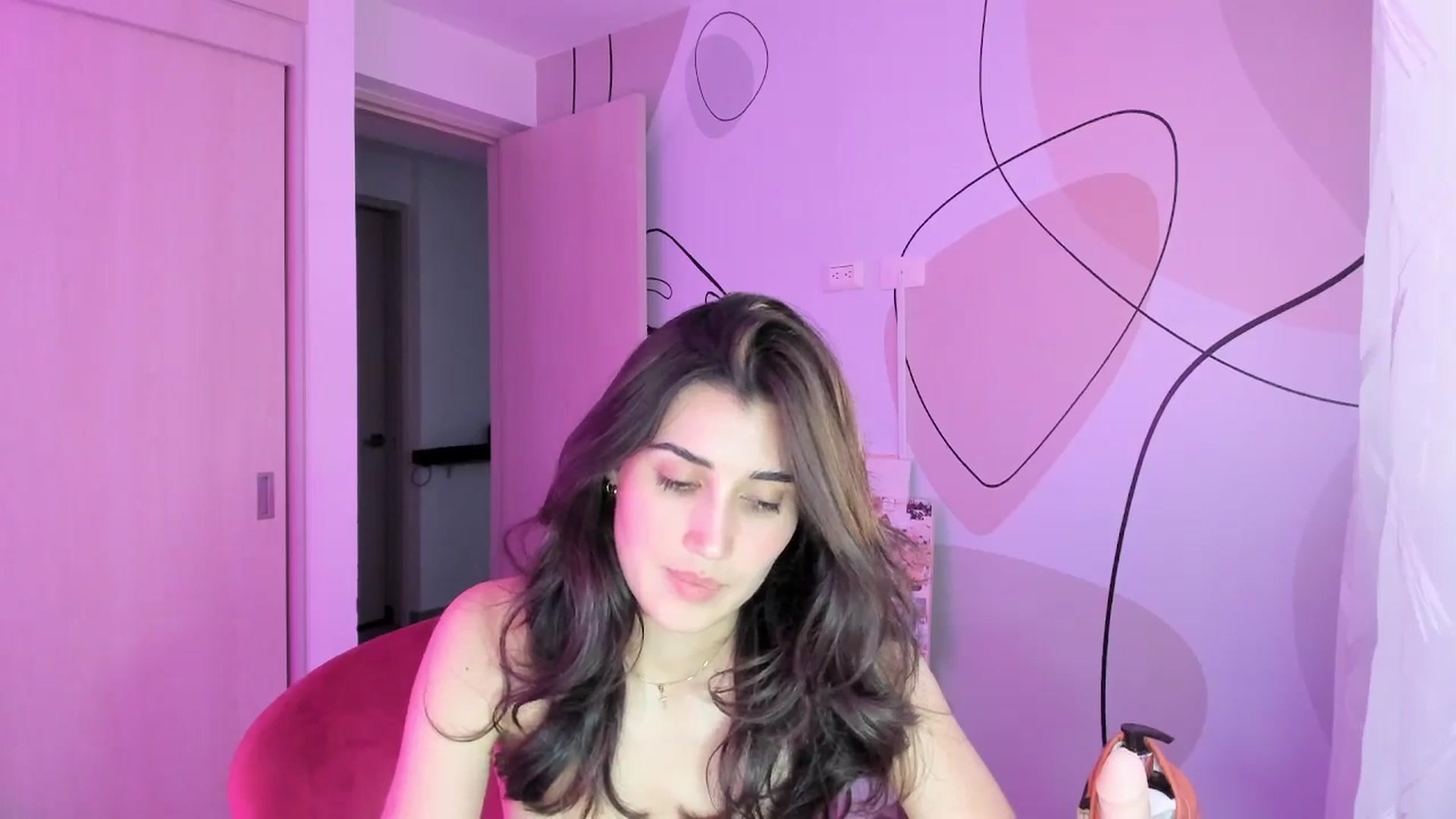 Gallery image thumbnail from Angelnaaughty's myfreecams stream on, 10/21/2025, 22:29 image 17 of 20