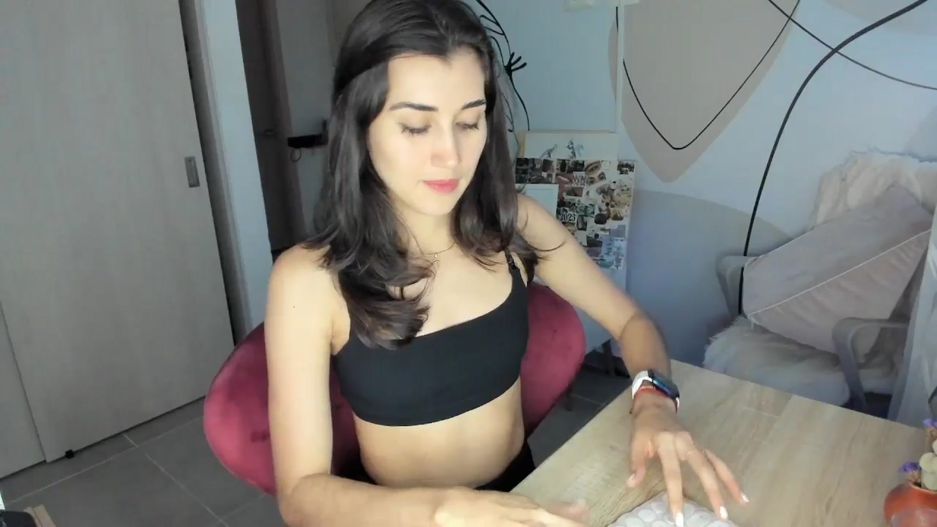 Gallery image thumbnail from Angelnaaughty's myfreecams stream on, 10/28/2025, 23:15 image 5 of 20