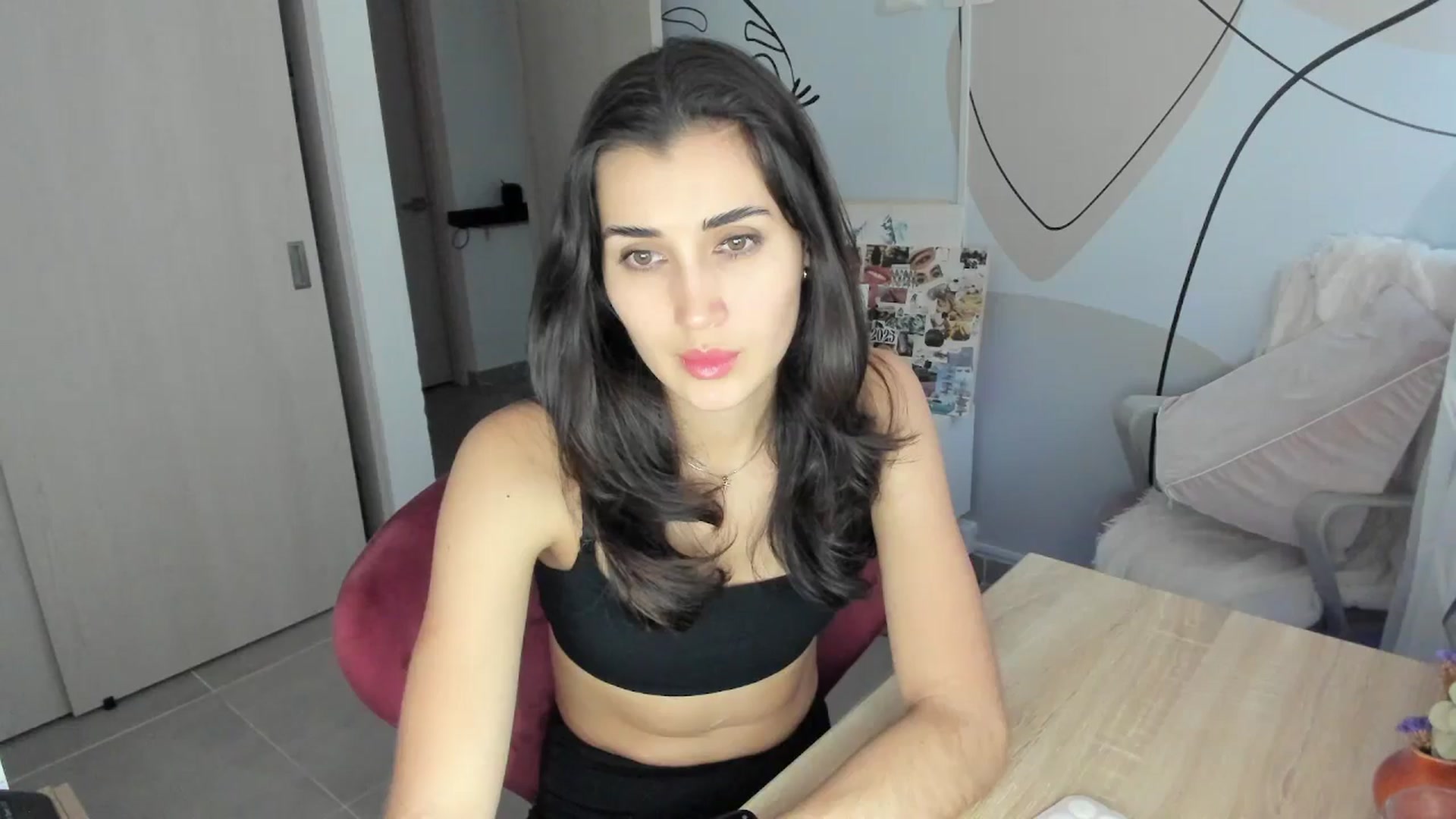 Gallery image thumbnail from Angelnaaughty's myfreecams stream on, 10/28/2025, 23:15 image 2 of 20
