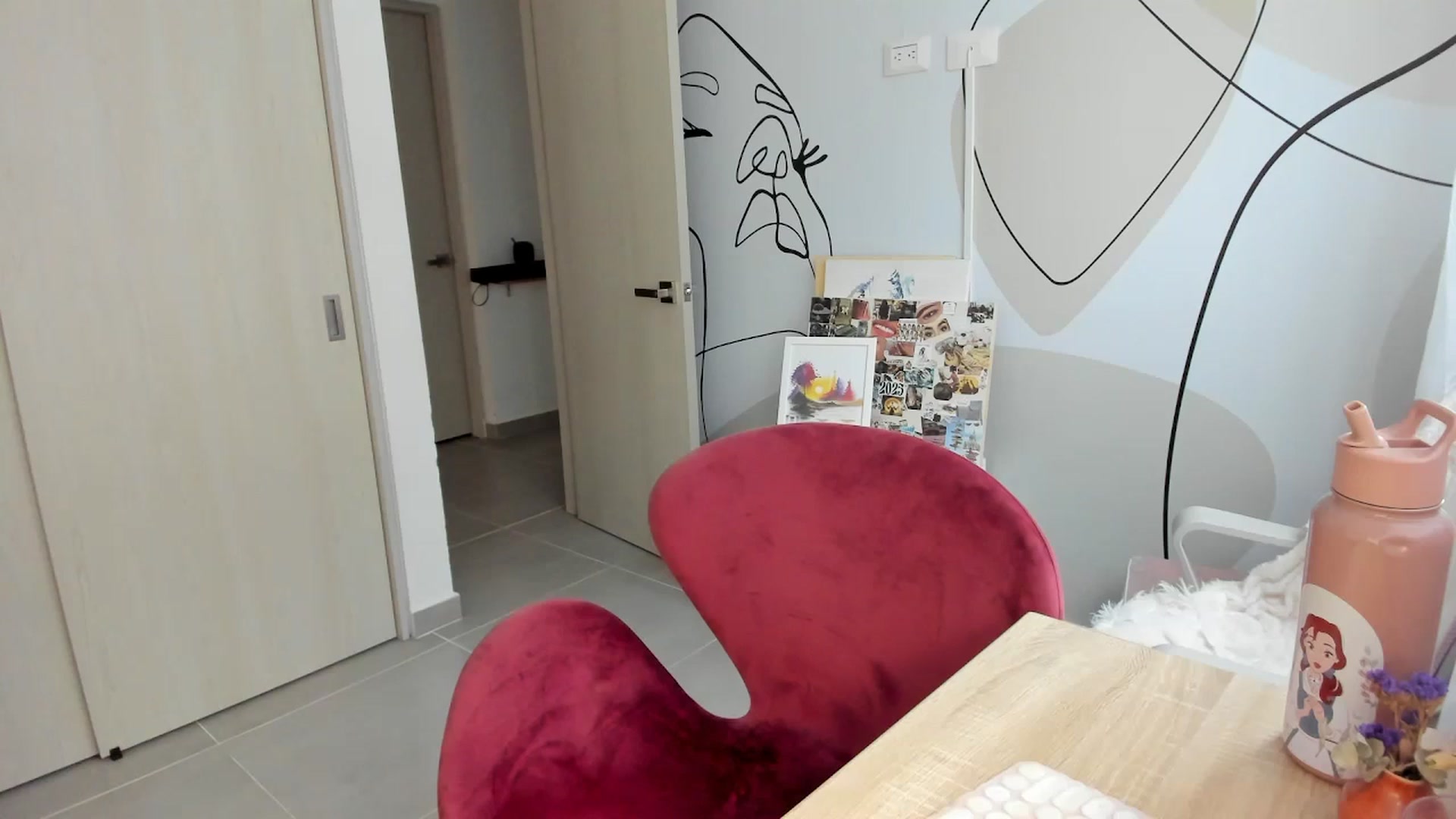 Gallery image thumbnail from Angelnaaughty's myfreecams stream on, 10/29/2025, 21:26 image 12 of 20