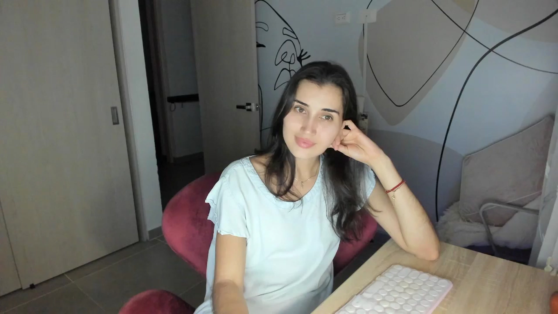 Gallery image thumbnail from Angelnaaughty's myfreecams stream on, 11/06/2025, 22:50 image 15 of 20
