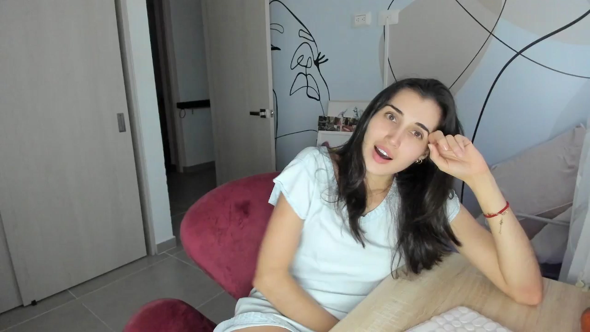 Gallery image thumbnail from Angelnaaughty's myfreecams stream on, 11/06/2025, 22:50 image 1 of 20