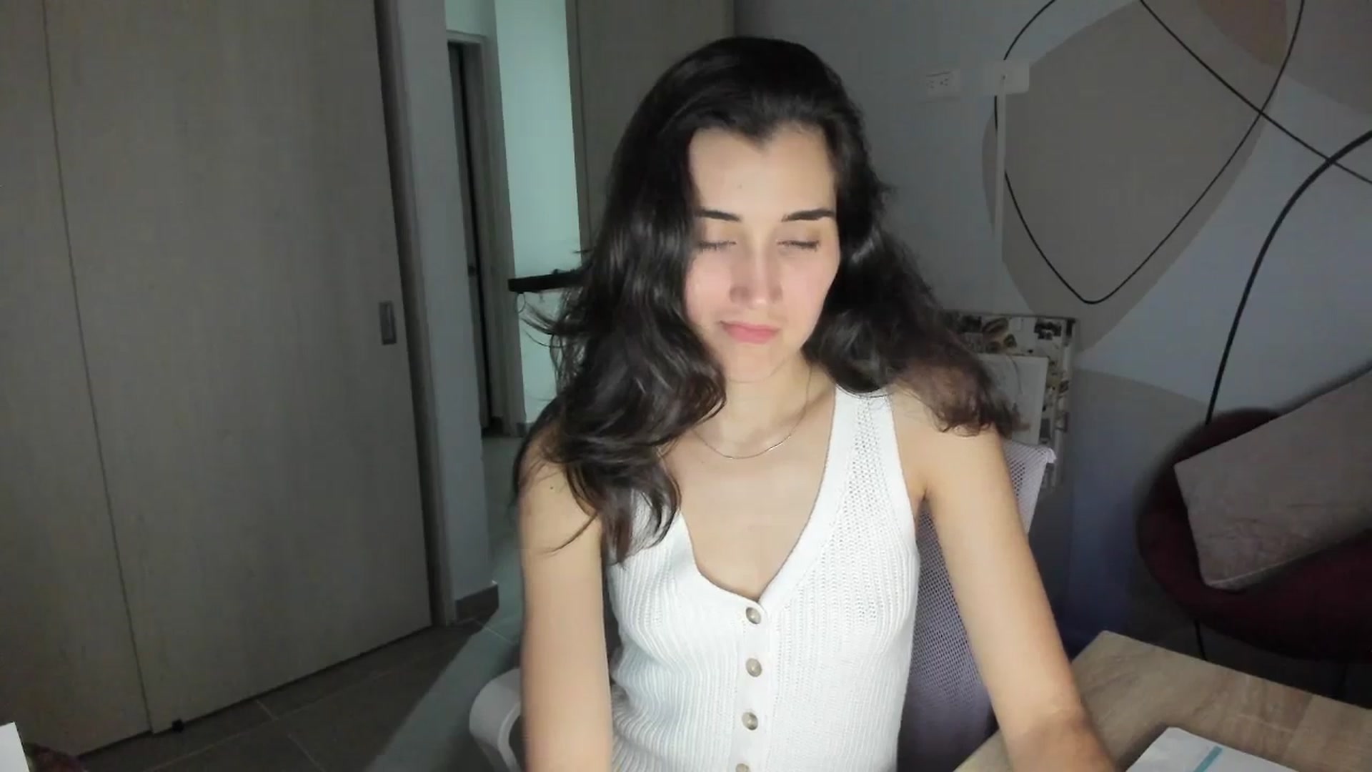 Gallery image thumbnail from Angelnaaughty's myfreecams stream on, 12/14/2025, 24:40 image 14 of 20