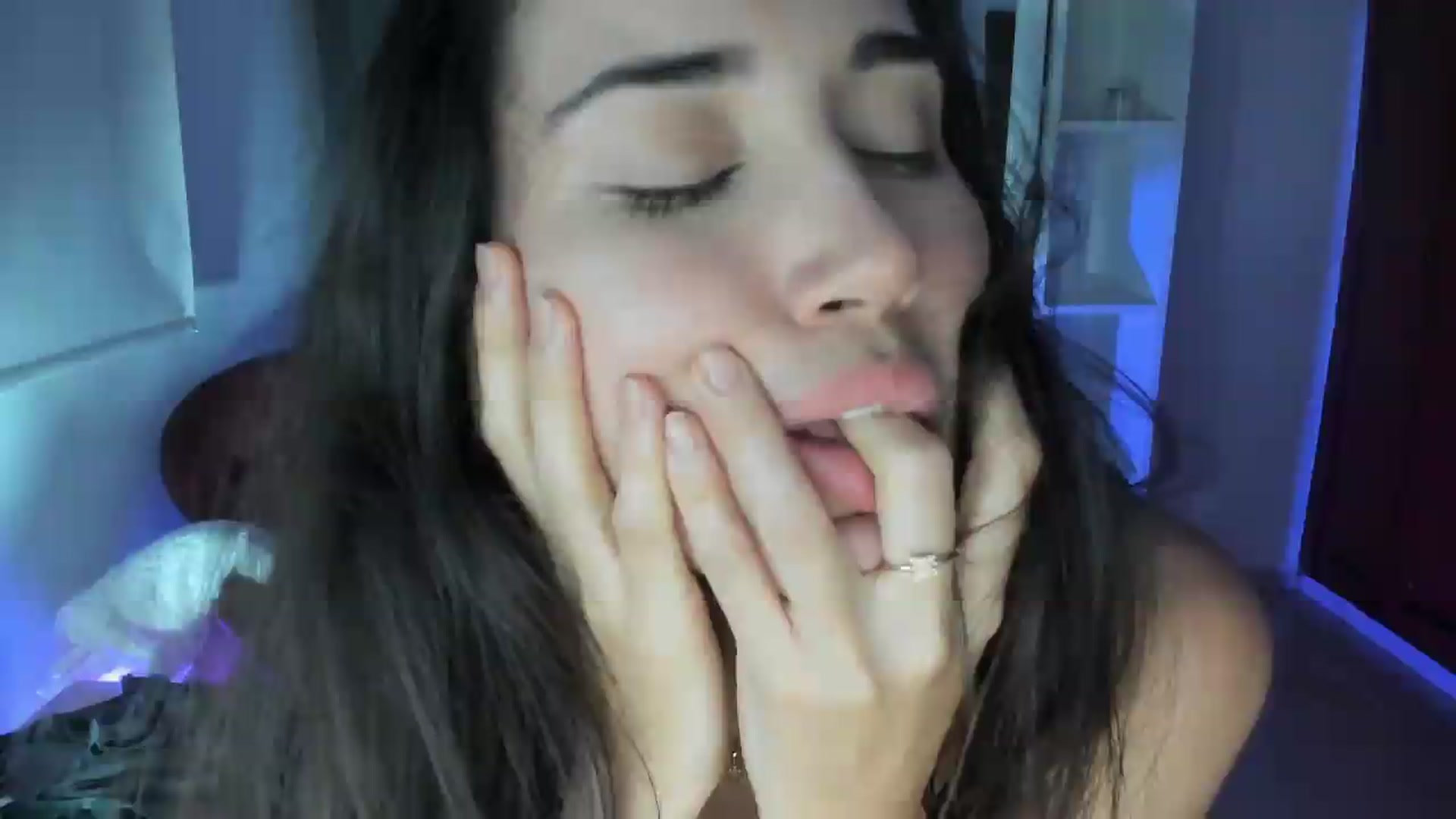 Gallery image thumbnail from Angelnaaughty's myfreecams stream on, 05/15/2026, 04:31 image 18 of 20
