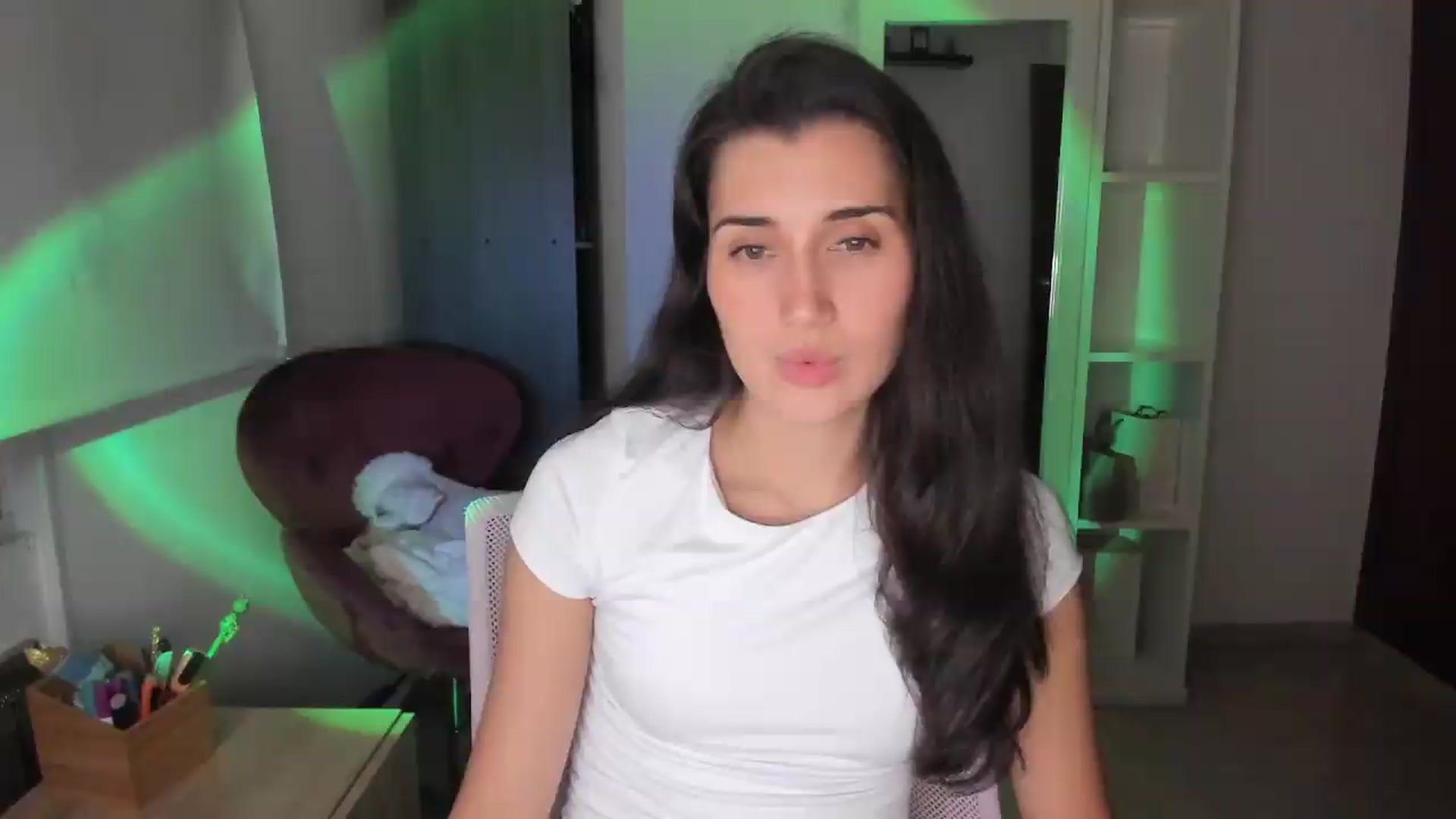 Gallery image thumbnail from Angelnaaughty's myfreecams stream on, 08/08/2026, 04:13 image 1 of 20