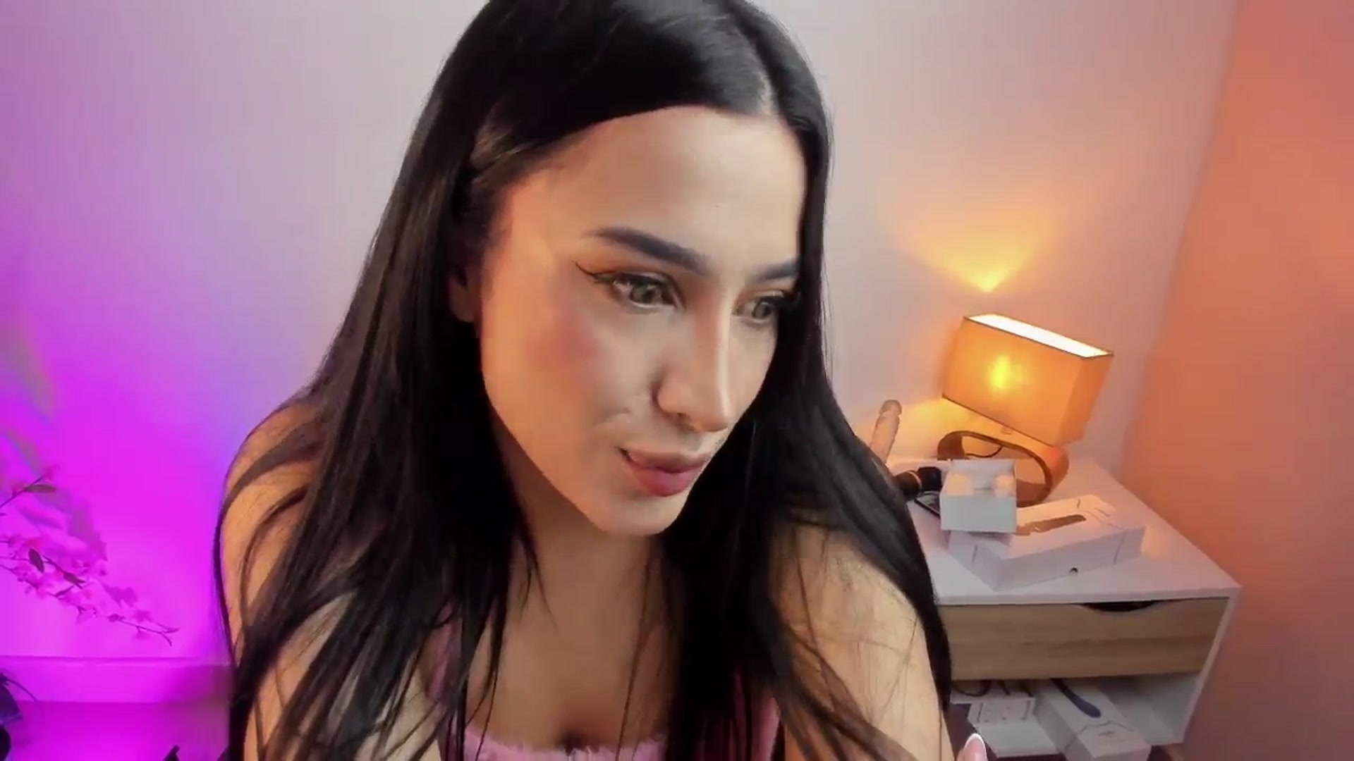 Gallery image thumbnail from Angelvicky's myfreecams stream on, 07/28/2024, 16:29 image 19 of 20