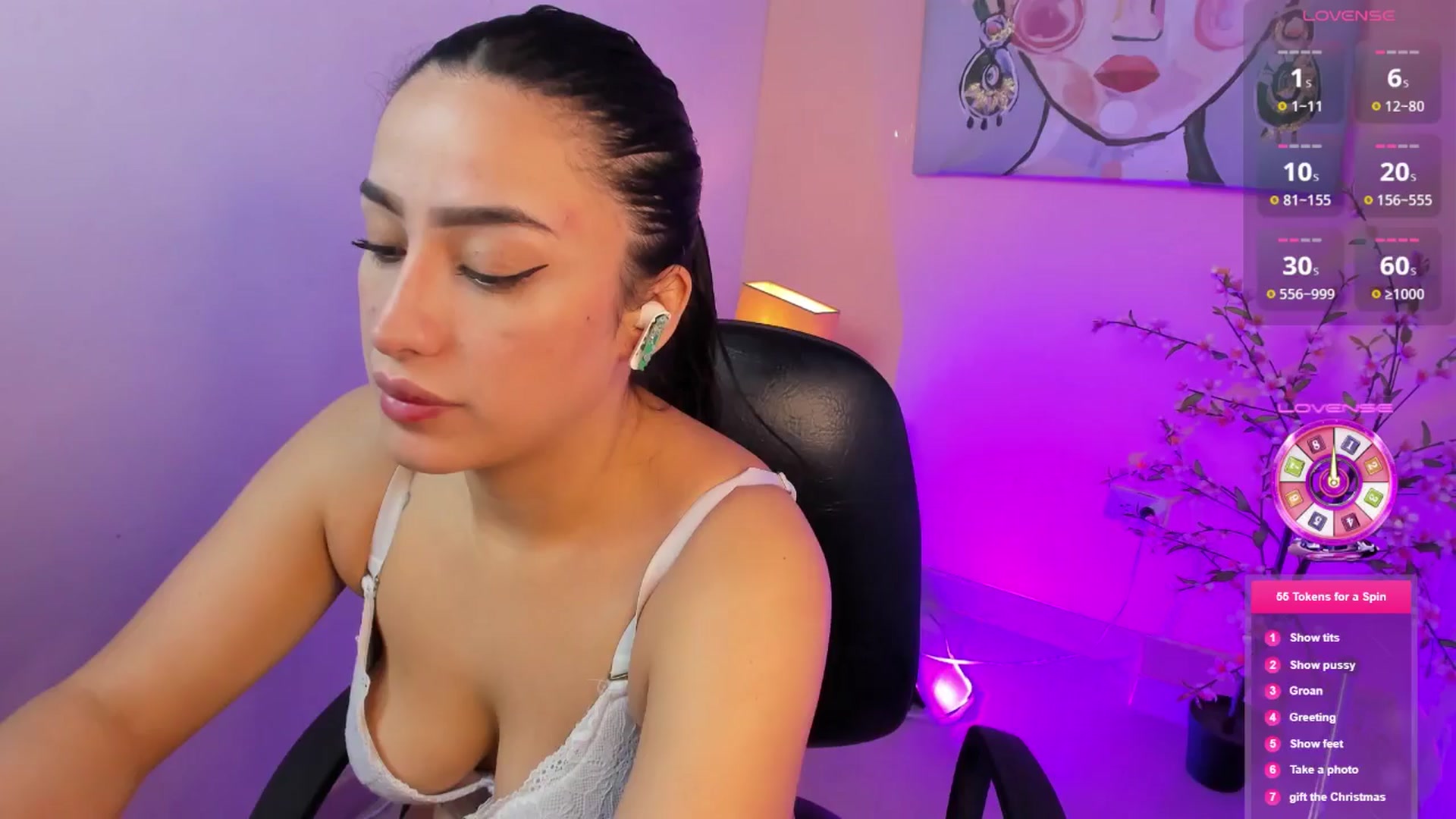 Gallery image thumbnail from Angelvicky's myfreecams stream on, 11/16/2025, 17:17 image 14 of 20