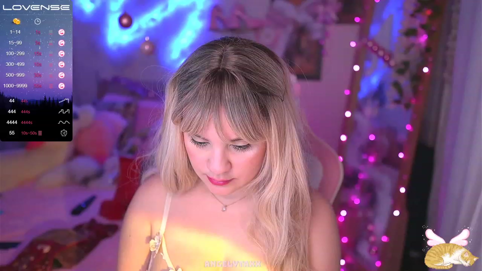Gallery image thumbnail from Angelytaxx's myfreecams stream on, 12/26/2022, 24:17 image 17 of 20
