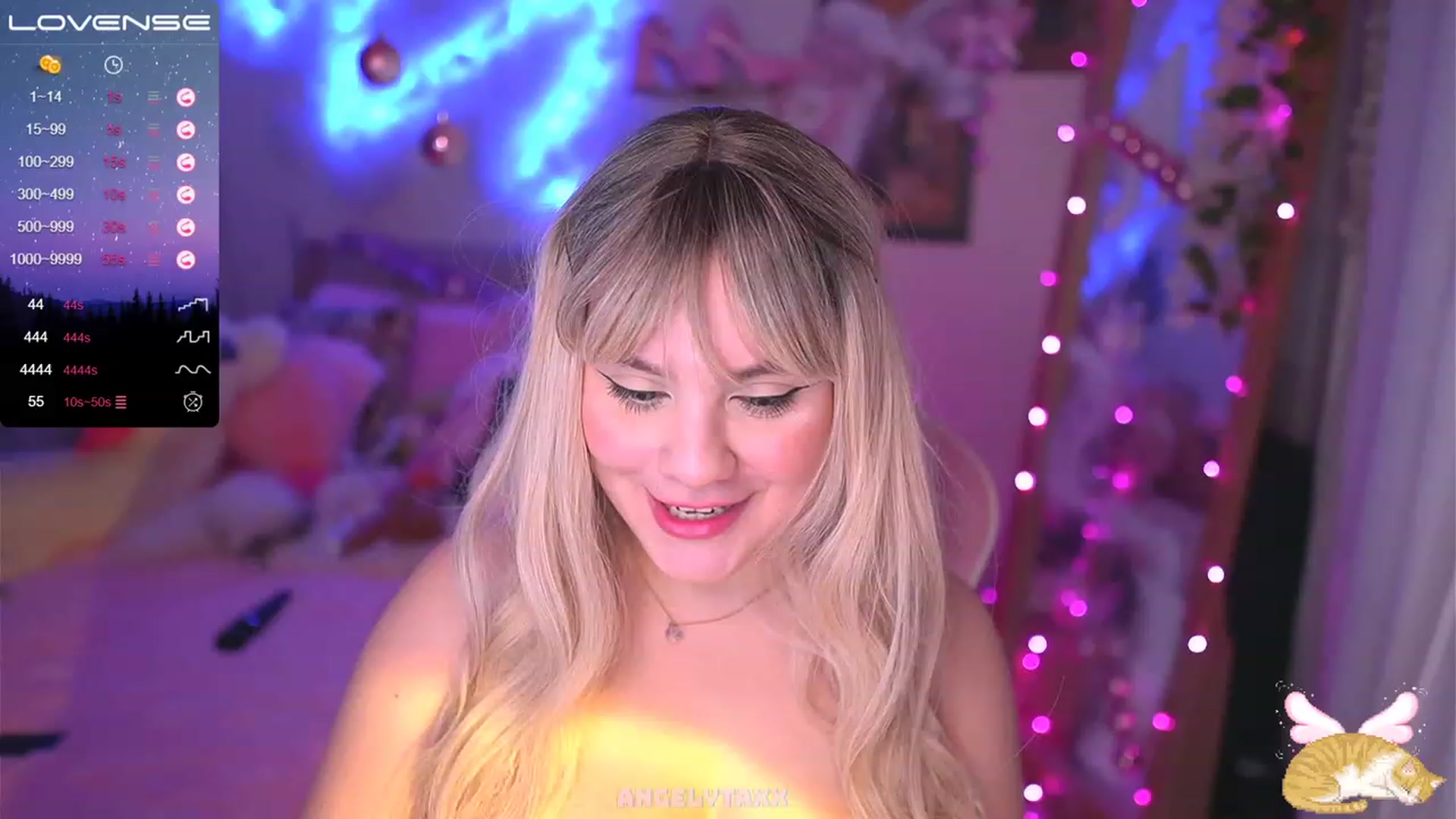 Gallery image thumbnail from Angelytaxx's myfreecams stream on, 12/26/2022, 24:17 image 6 of 20