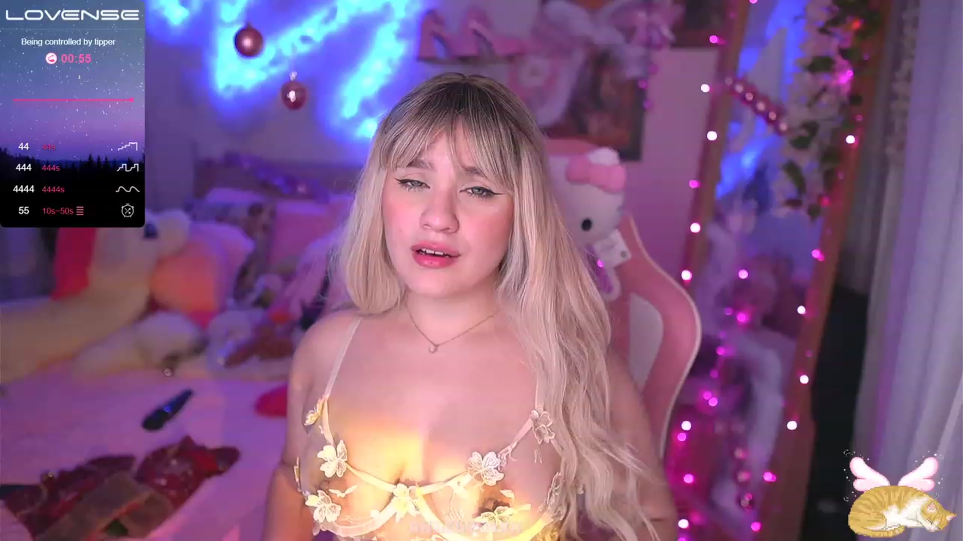 Gallery image thumbnail from Angelytaxx's myfreecams stream on, 12/26/2022, 24:17 image 10 of 20