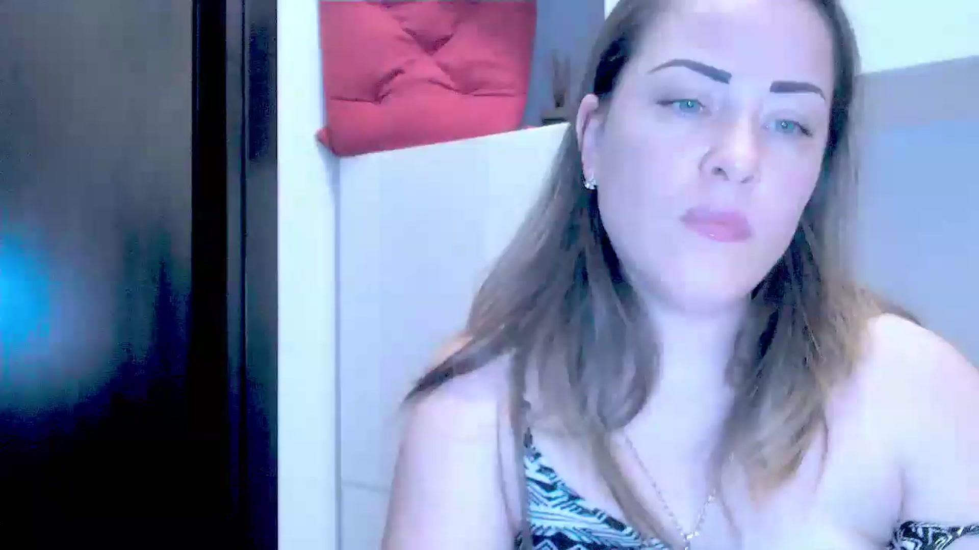 Gallery image thumbnail from AngieAss's myfreecams stream on, 06/16/2025, 15:33 image 4 of 20